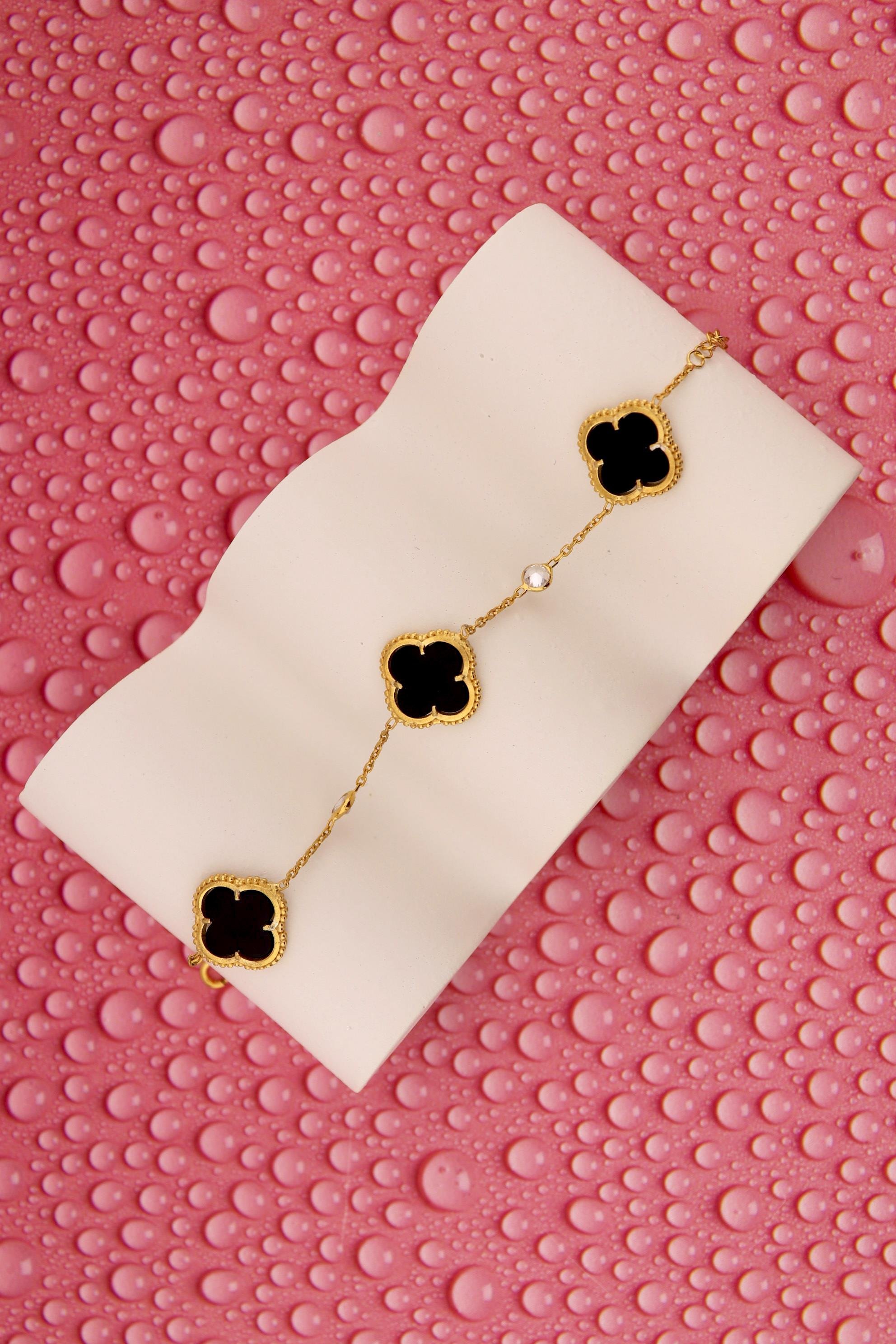 925 Ayar Gümüş Altın Kaplama Siyah Yonca Desen Bileklik