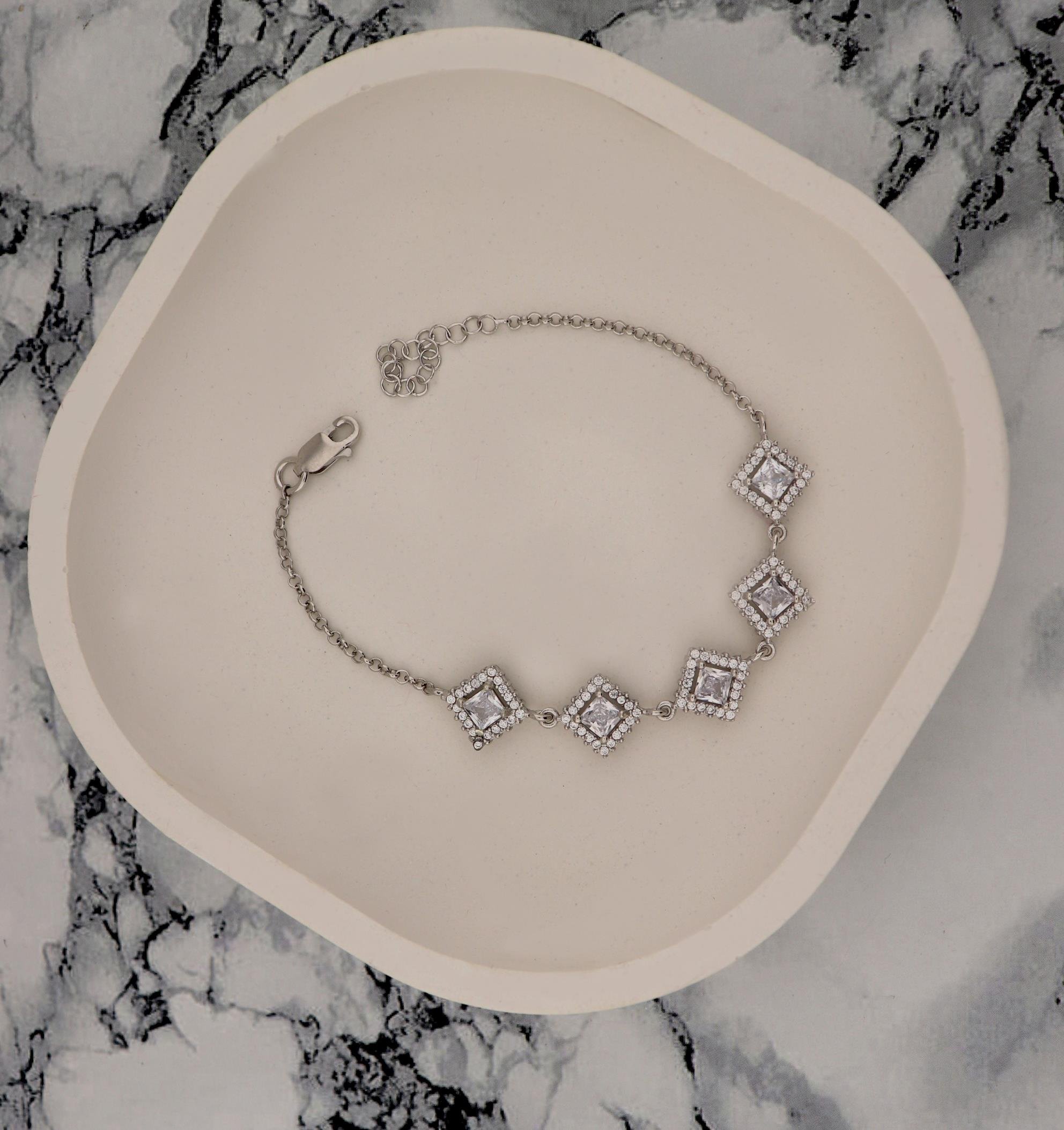 925 Ayar Gümüş Beyaz Kare Taşlı Anturaj Bileklik