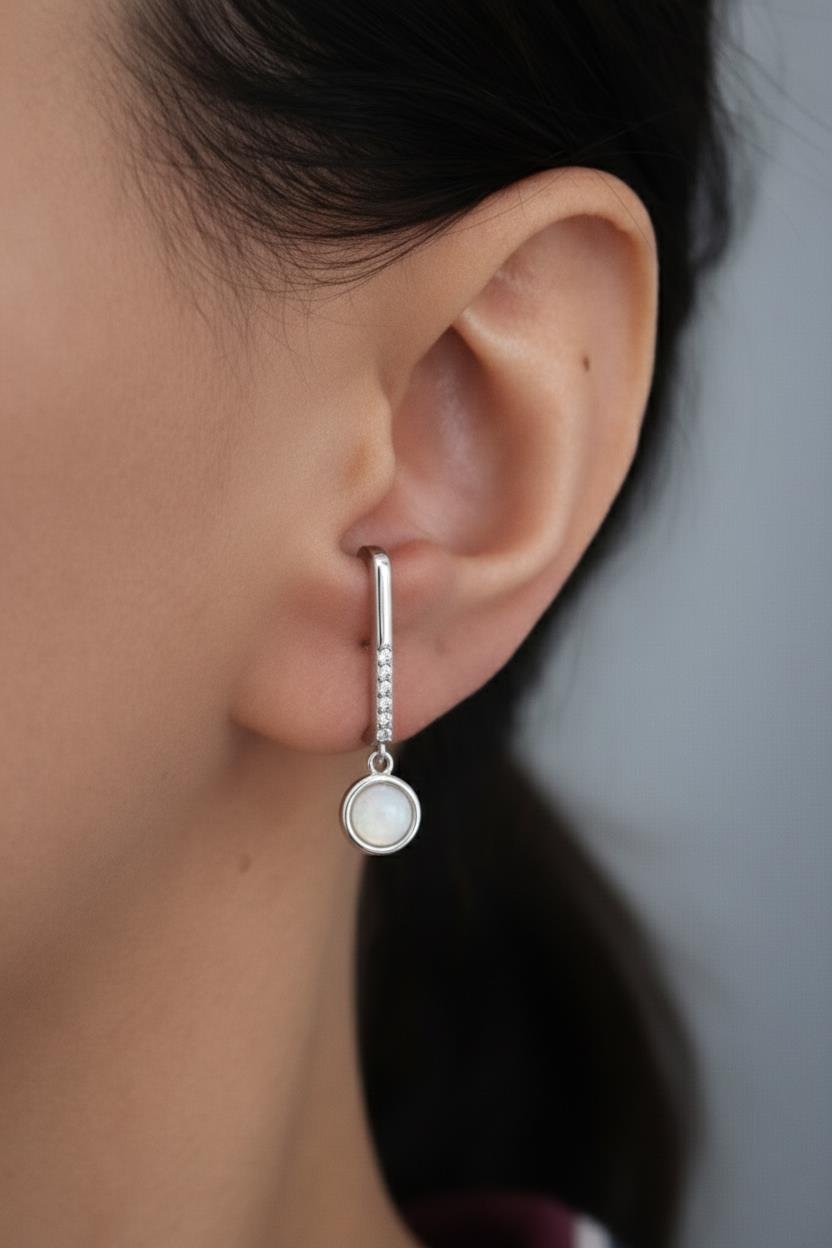 925 Ayar Gümüş Beyaz Opal Yuvarlak Taşlı Küpe