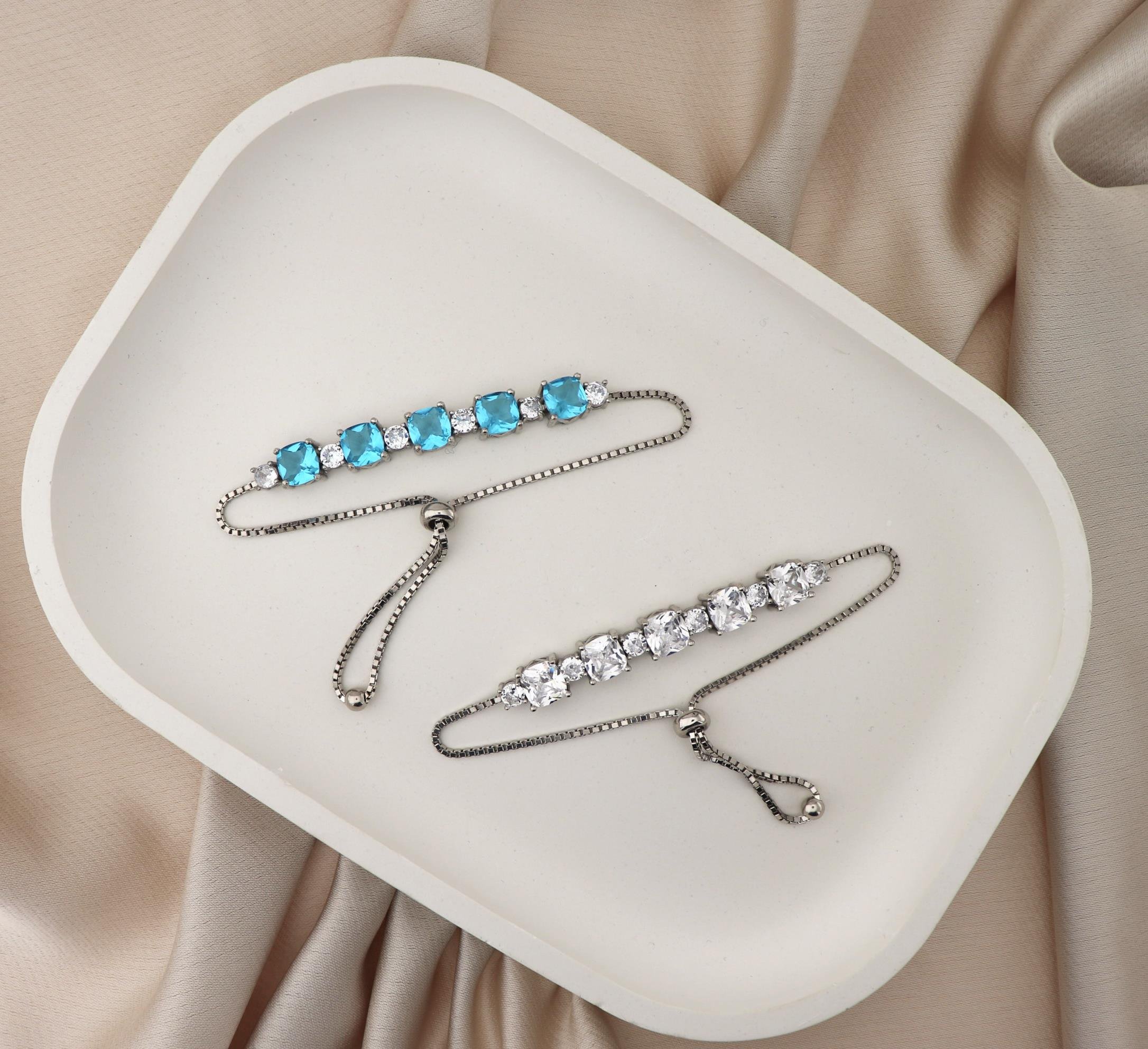 925 Ayar Gümüş Beyaz Taşlı Asansörlü Bileklik