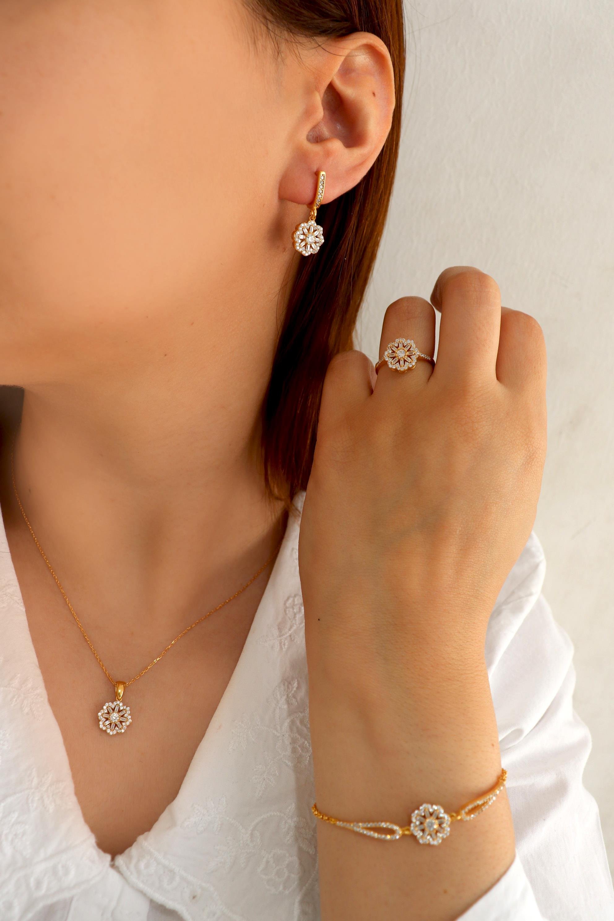 925 Ayar Gümüş Çiçek Model Takı Seti