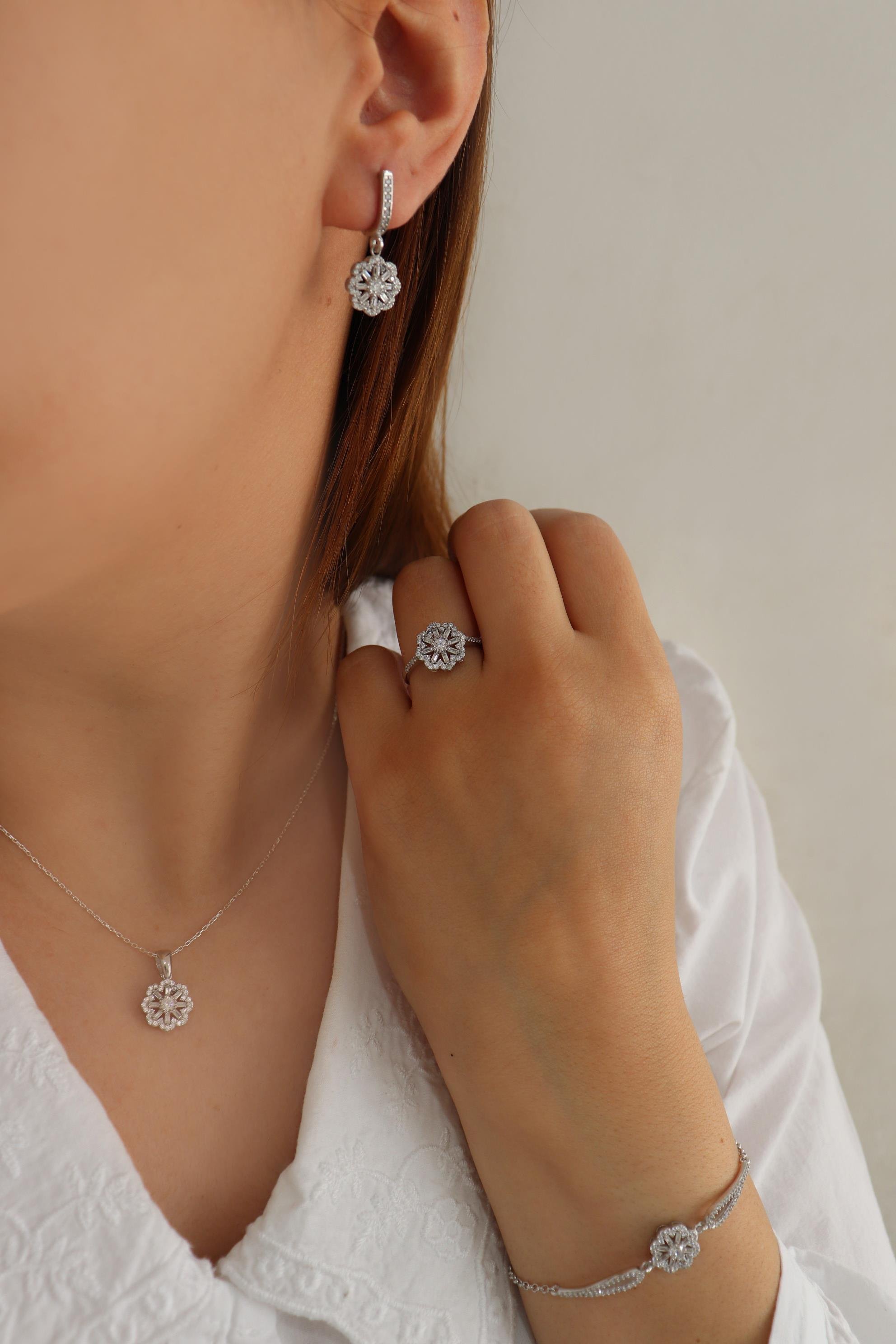 925 Ayar Gümüş Çiçek Model Takı Seti