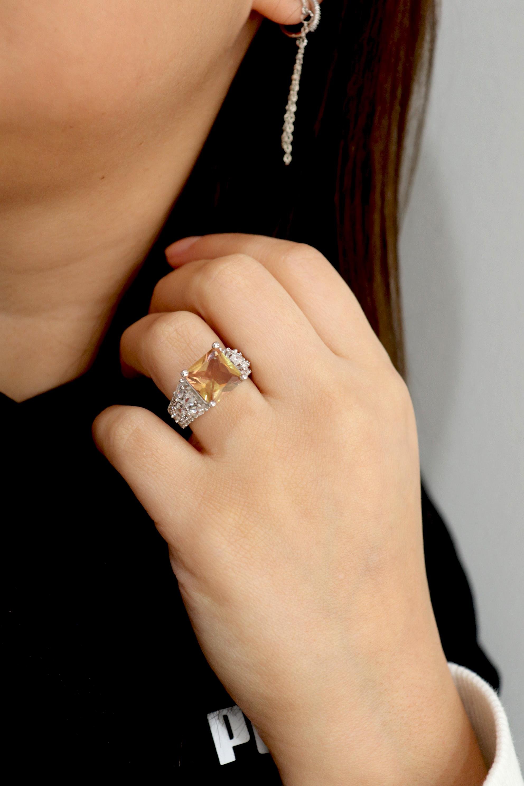 925 Ayar Gümüş Elmas Kesim Zultanit Kare Taşlı Yüzük