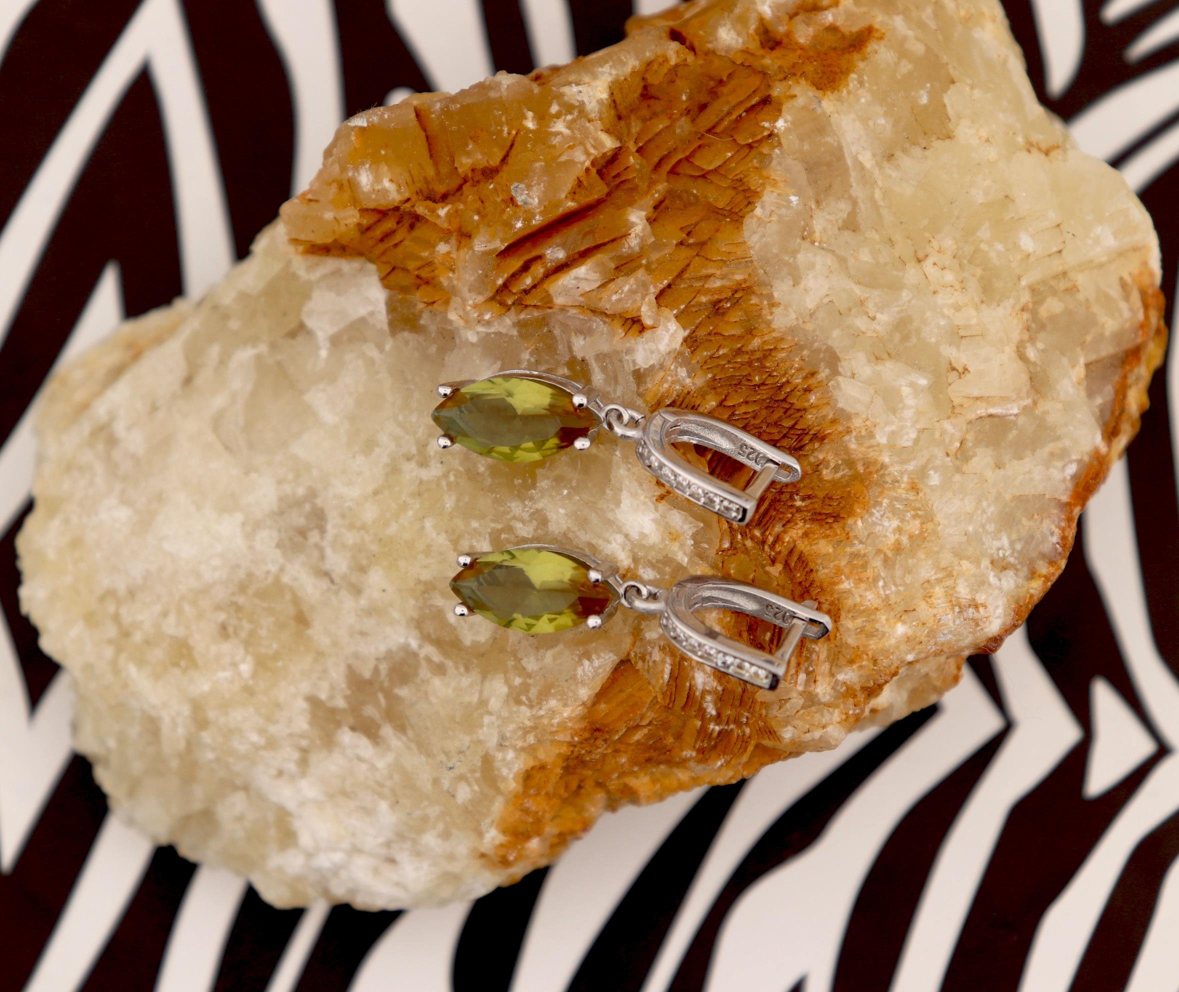 925 Ayar Gümüş Markiz Zultanit Taşlı Küpe