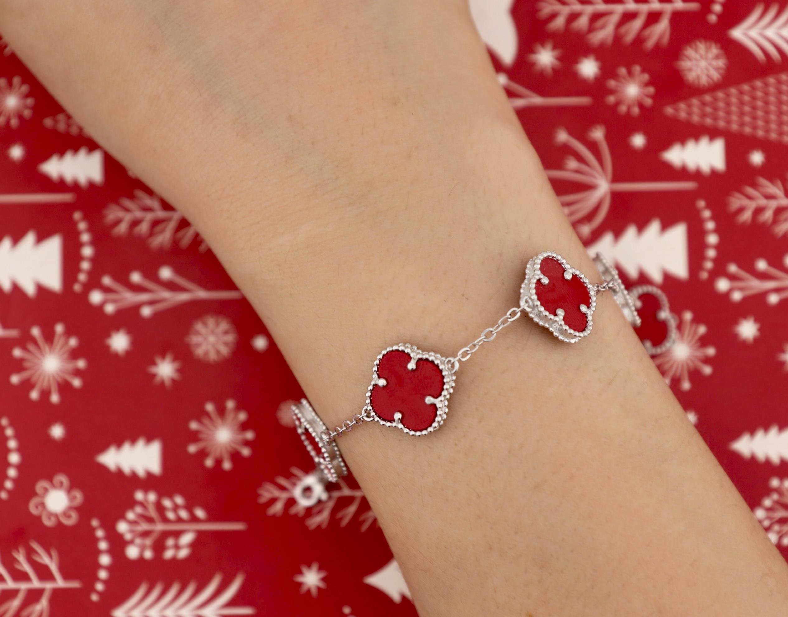 925 Ayar Gümüş Mercan Taşlı Yonca Bileklik