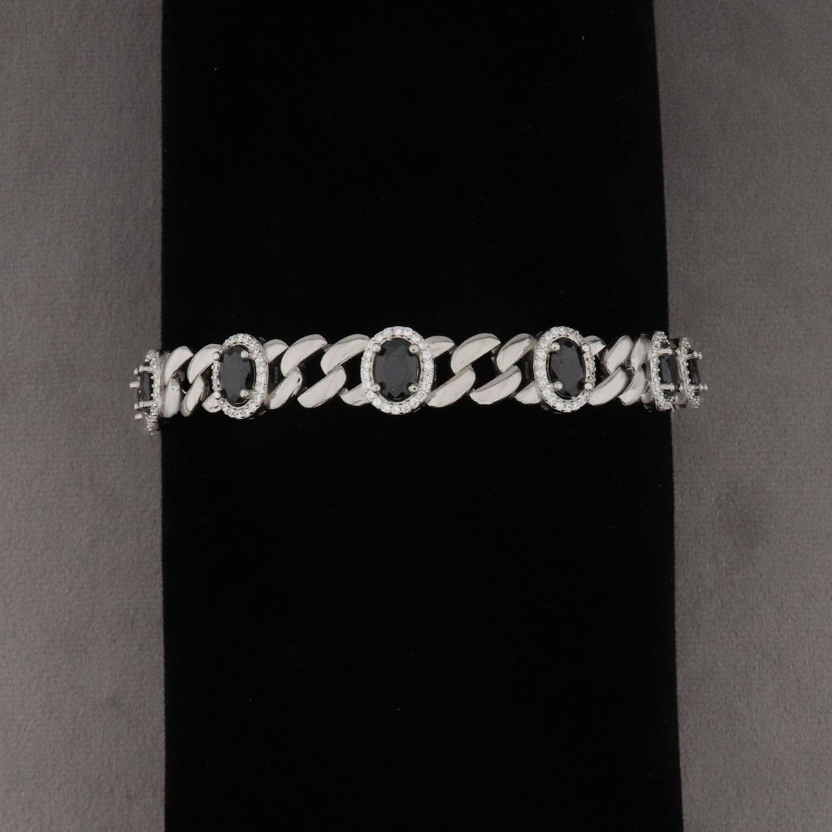 925 Ayar Gümüş Oval Desen Siyah Taşlı Şık Bileklik