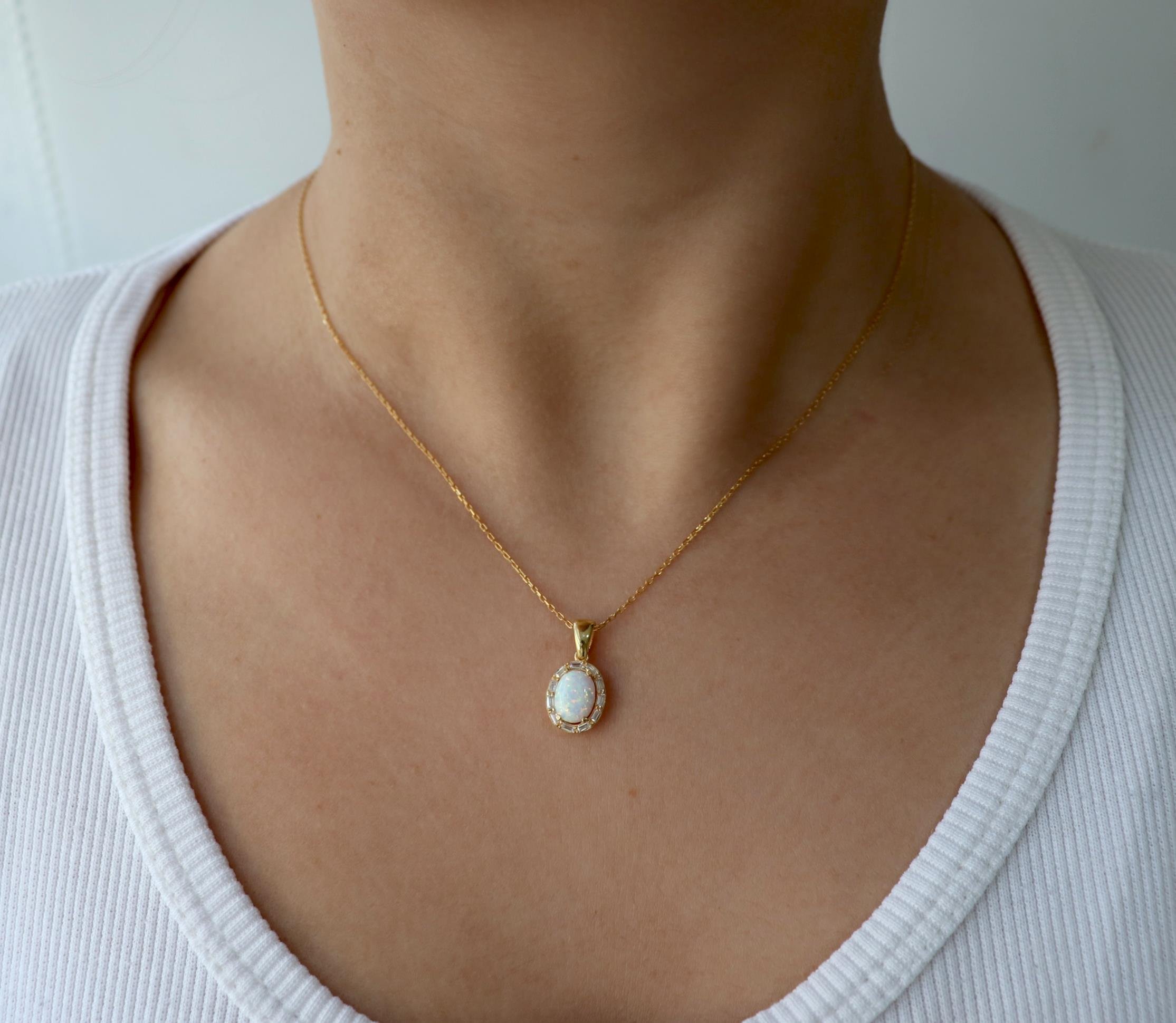 925 Ayar Gümüş Oval Opal Taşlı Kolye