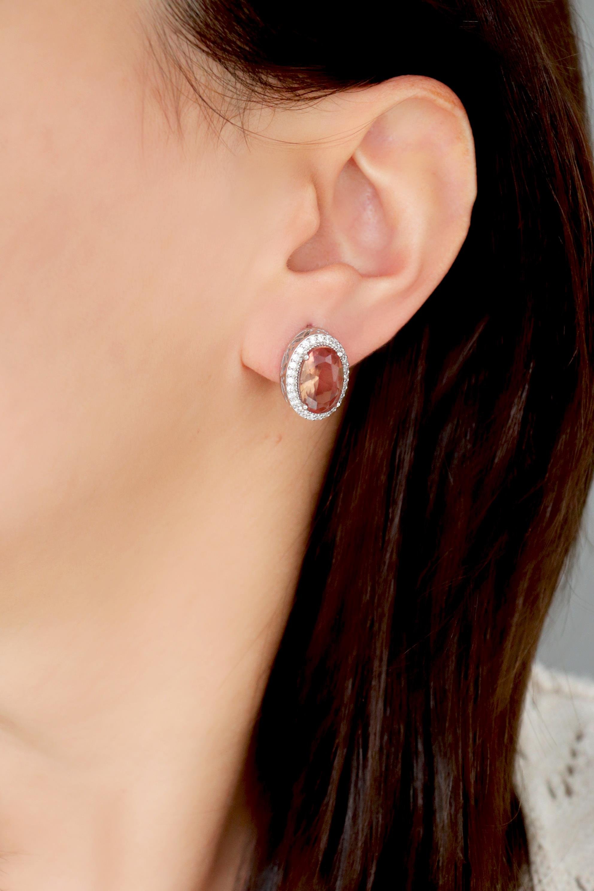 925 Ayar Gümüş Oval Zultanit Taşlı Mengeçli Küpe