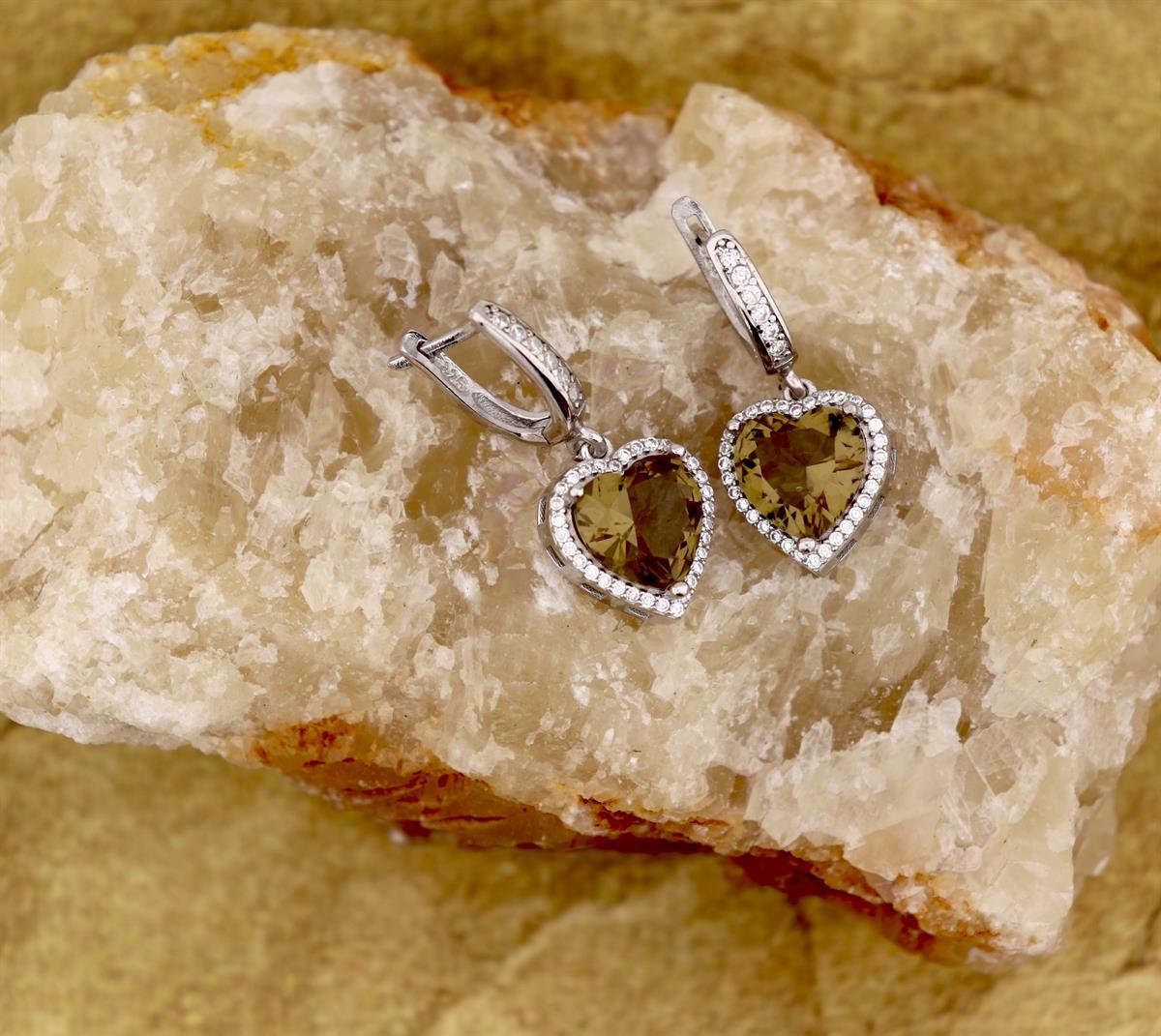 925 Ayar Gümüş Pırlanta Montür Zultanit Taş Kalp Küpe