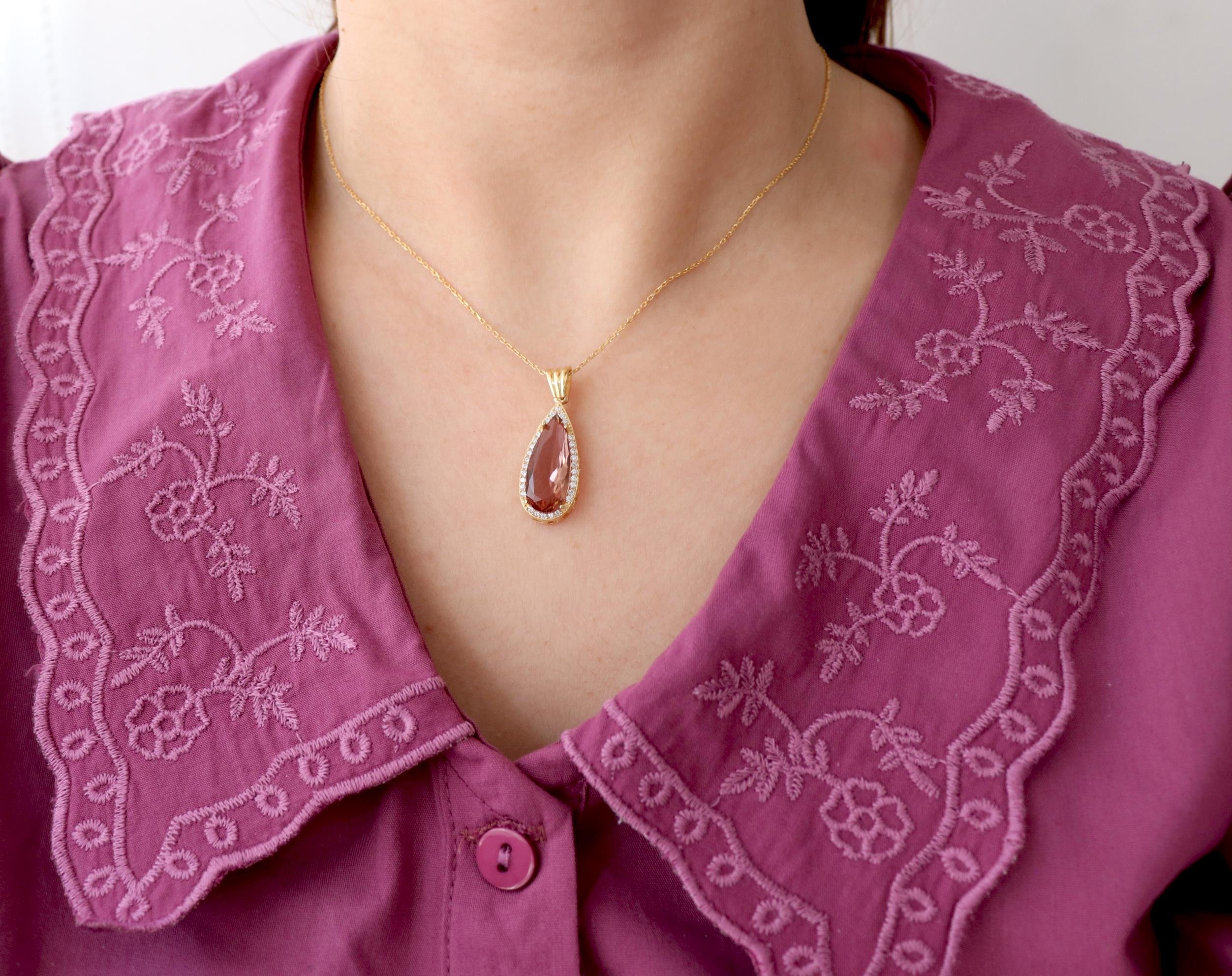 925 Ayar Gümüş Renk Değiştiren Damla Zultanit Taş Kolye