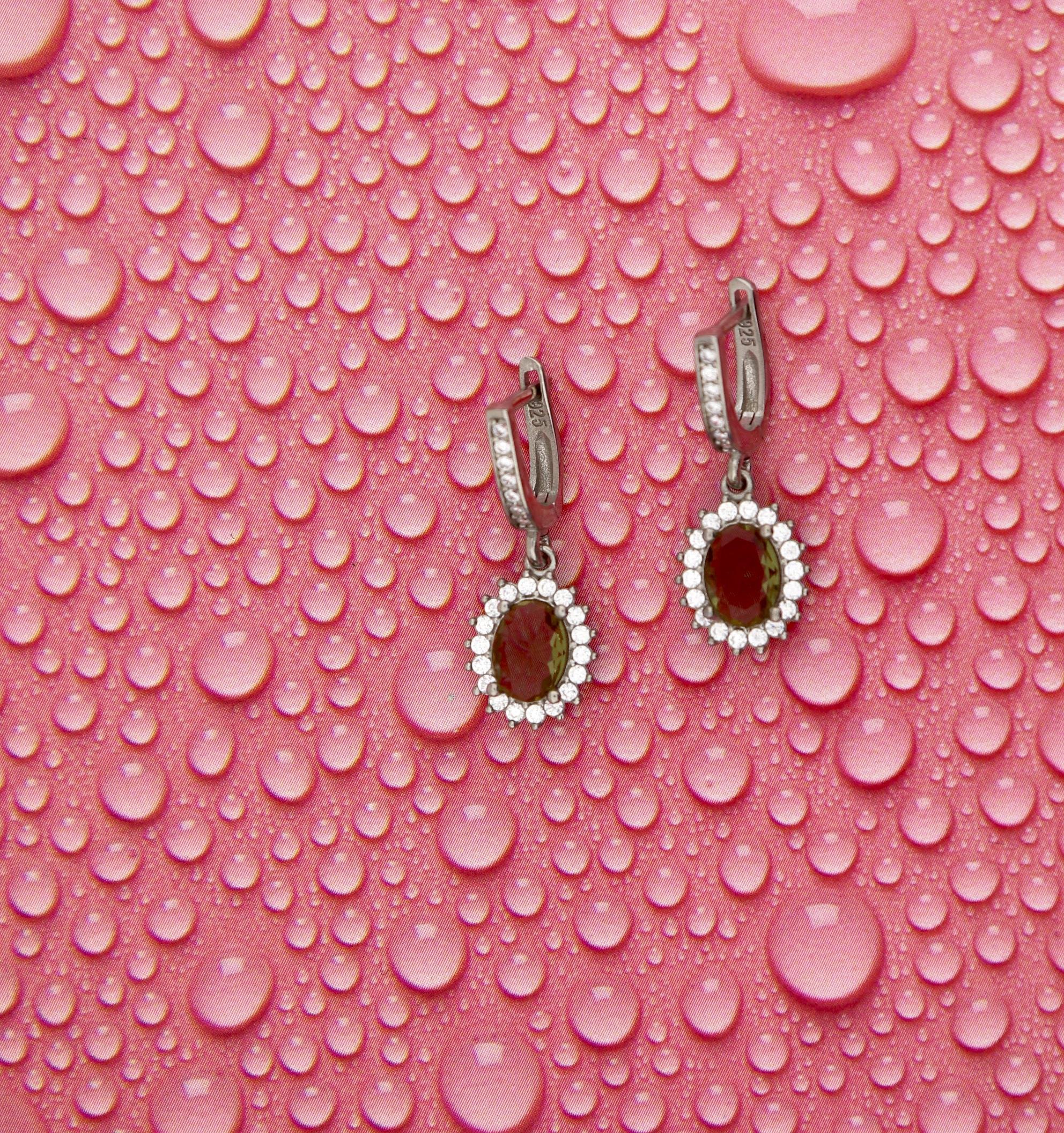 925 Ayar Gümüş Renk Değiştiren Zultanit Oval Taş Anturaj Küpe