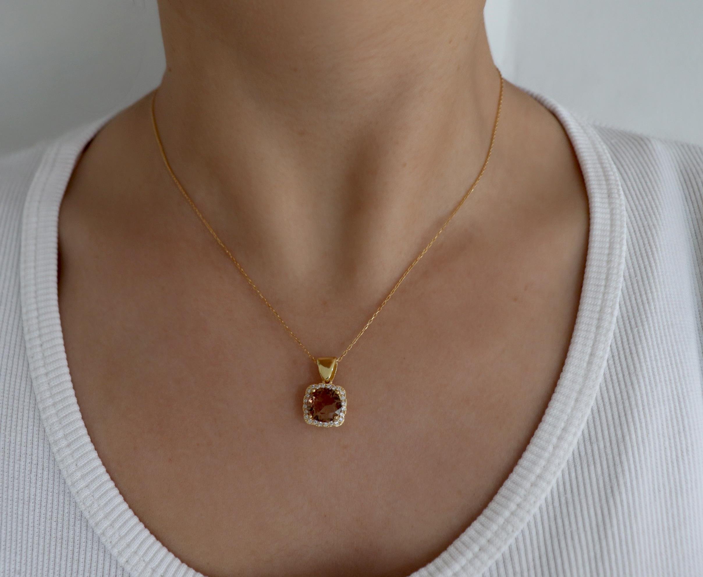 925 Ayar Gümüş Renk Değiştiren Zultanit Taşlı Kolye