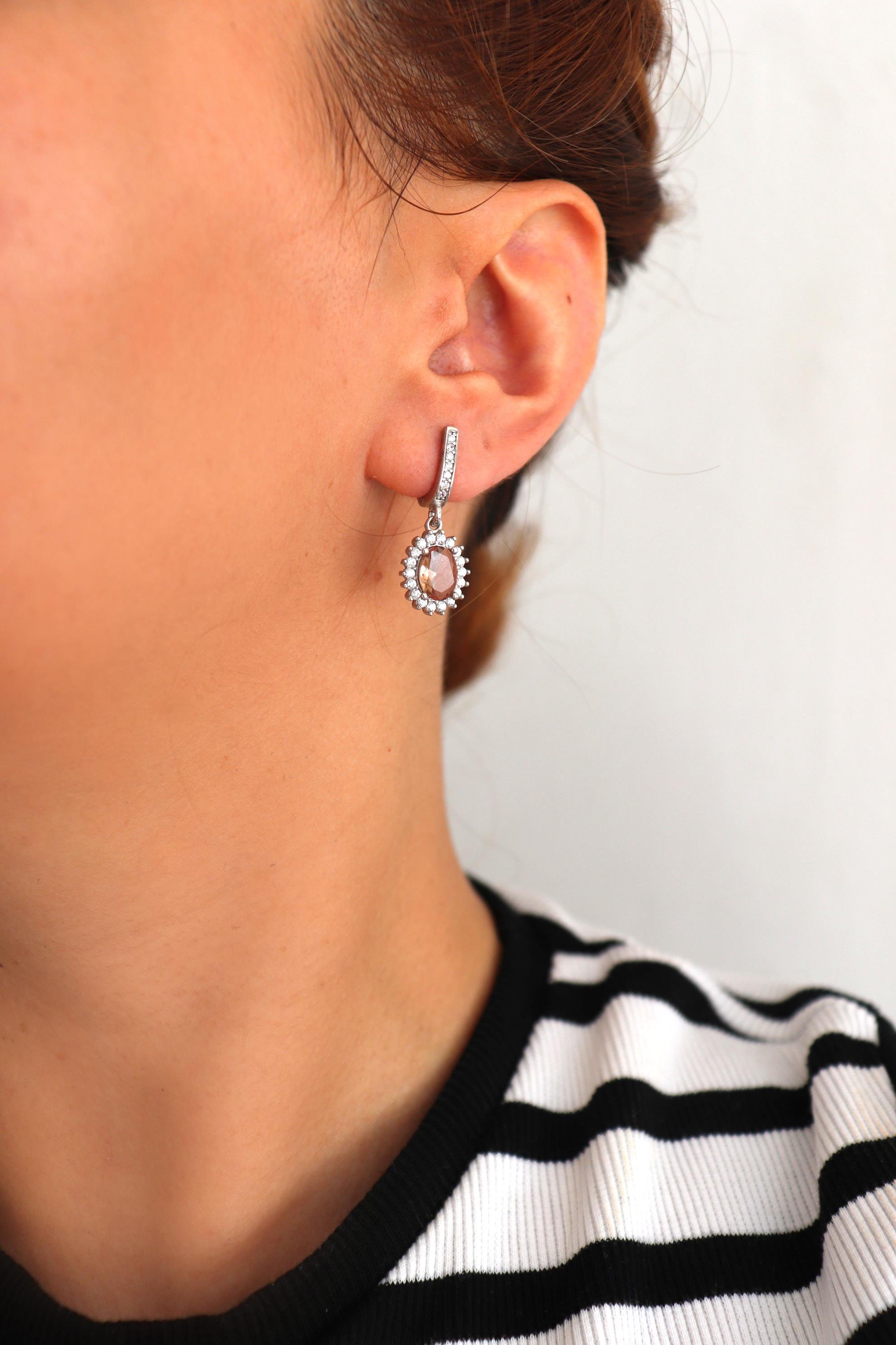 925 Ayar Gümüş Renk Değiştiren Zultanit Oval Taş Anturaj Küpe