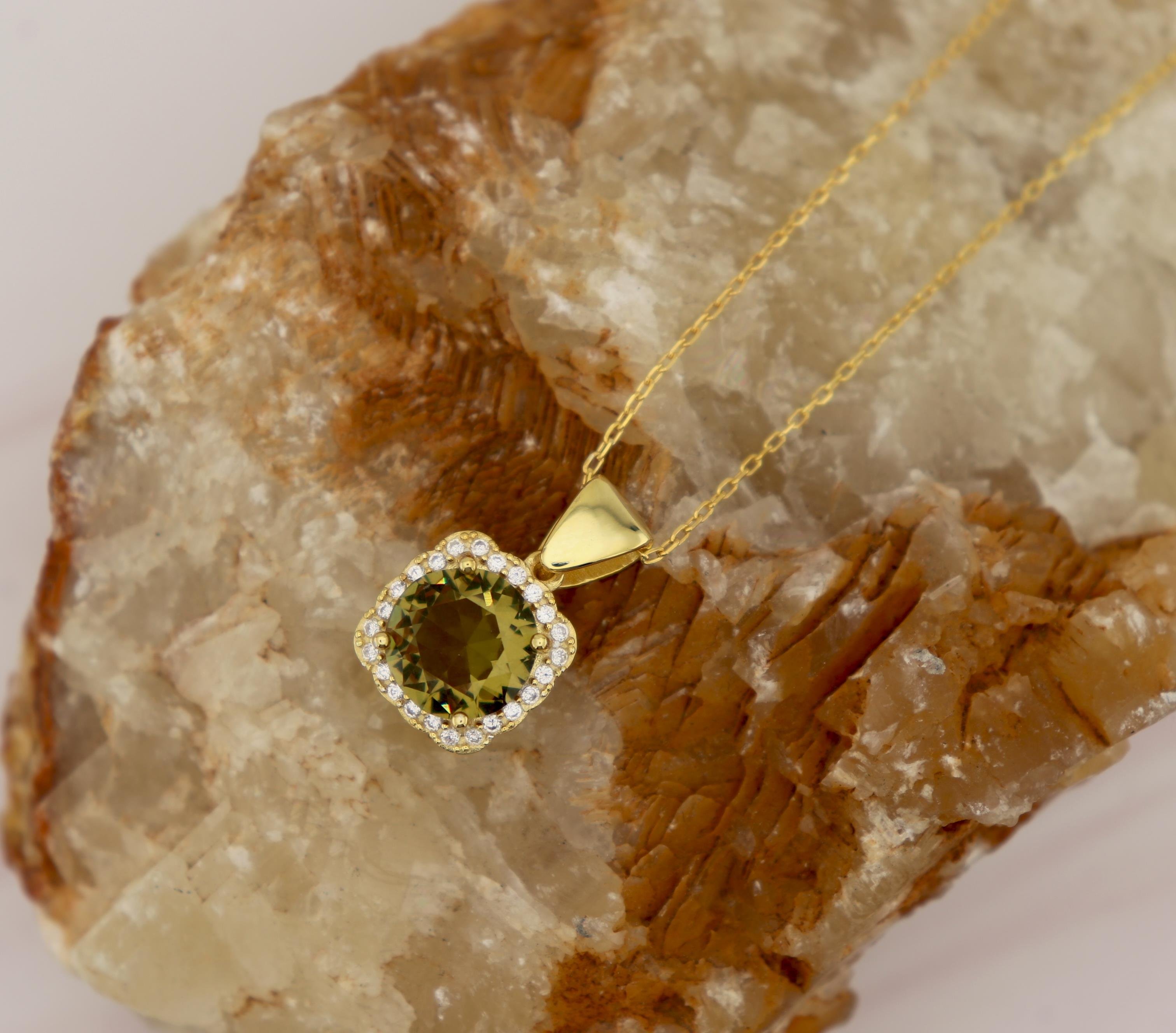 925 Ayar Gümüş Renk Değiştiren Zultanit Taşlı Kolye