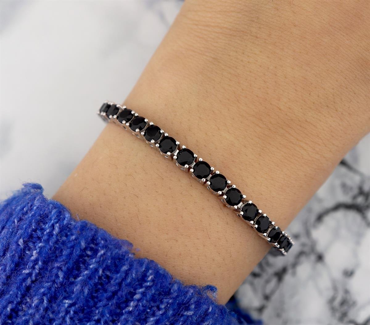 925 Ayar Gümüş Rodyumlu 4 mm Siyah Taşlı Su Yolu Bileklik