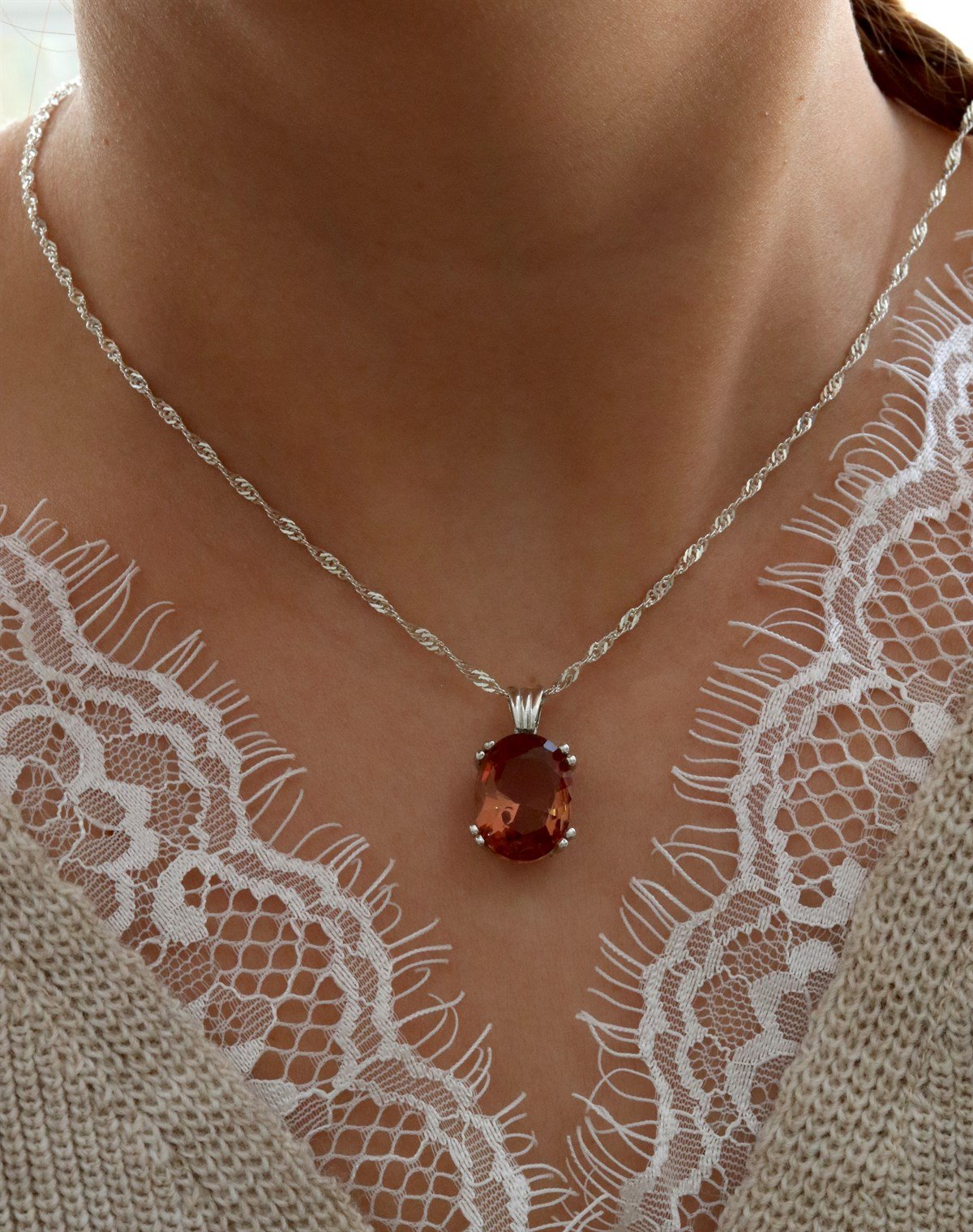 925 Ayar Gümüş Rodyumlu Oval Zultanit Taş Kolye