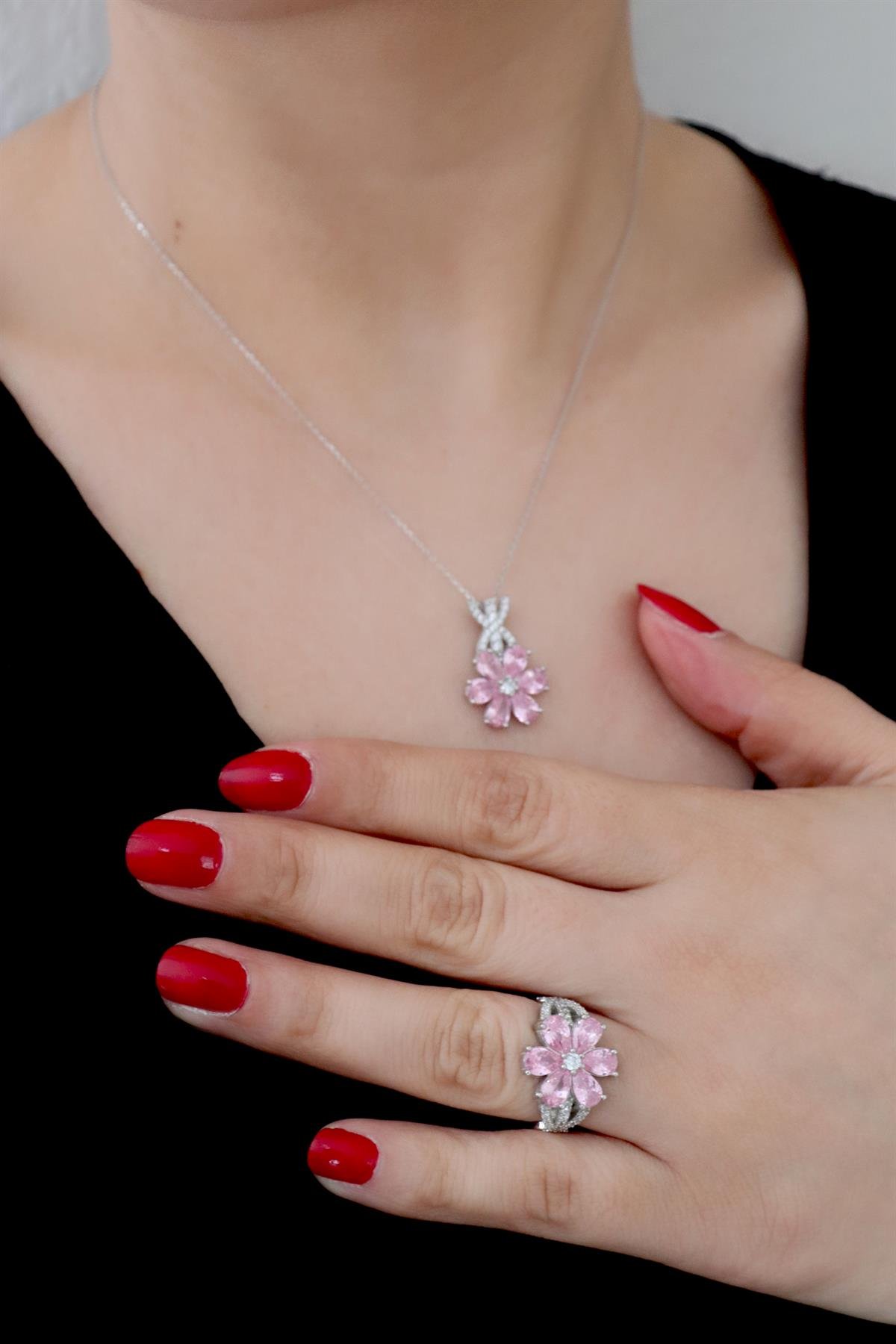 925 Ayar Gümüş Rodyumlu Pembe Taşlı Manolya Çiçeği Gümüş Takı Seti