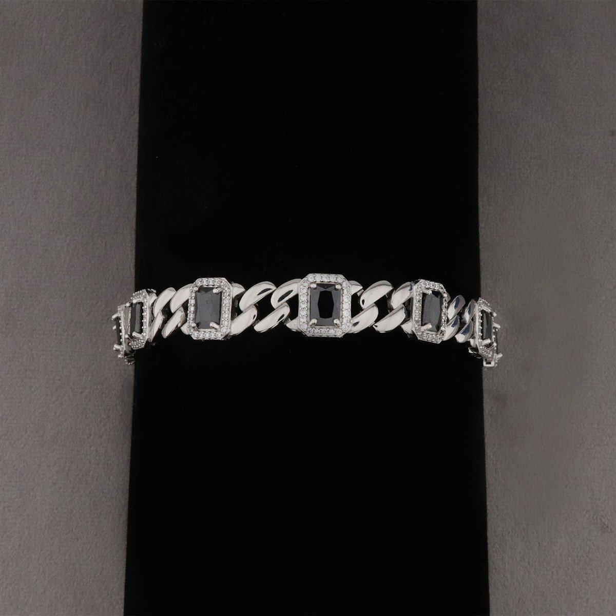 925 Ayar Gümüş Şık Siyah Taşlı Bileklik