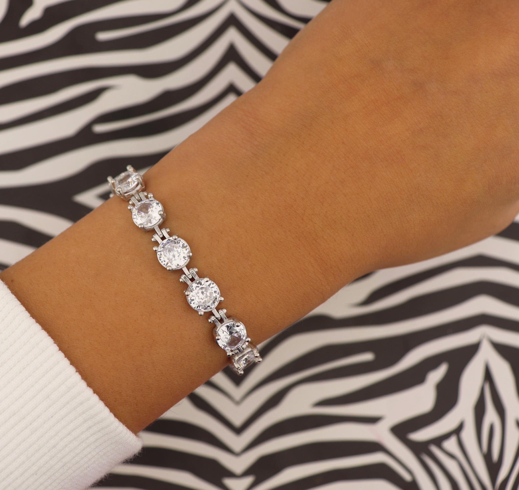 925 Ayar Gümüş Yuvarlak Taşlı Su Yolu Bileklik