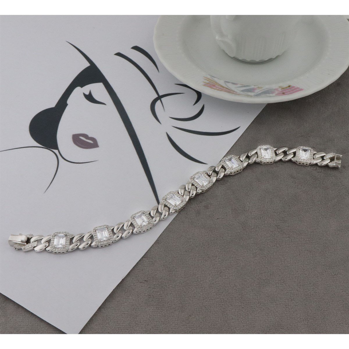 925 Ayar Gümüş Zarif Damla Desen Bileklik