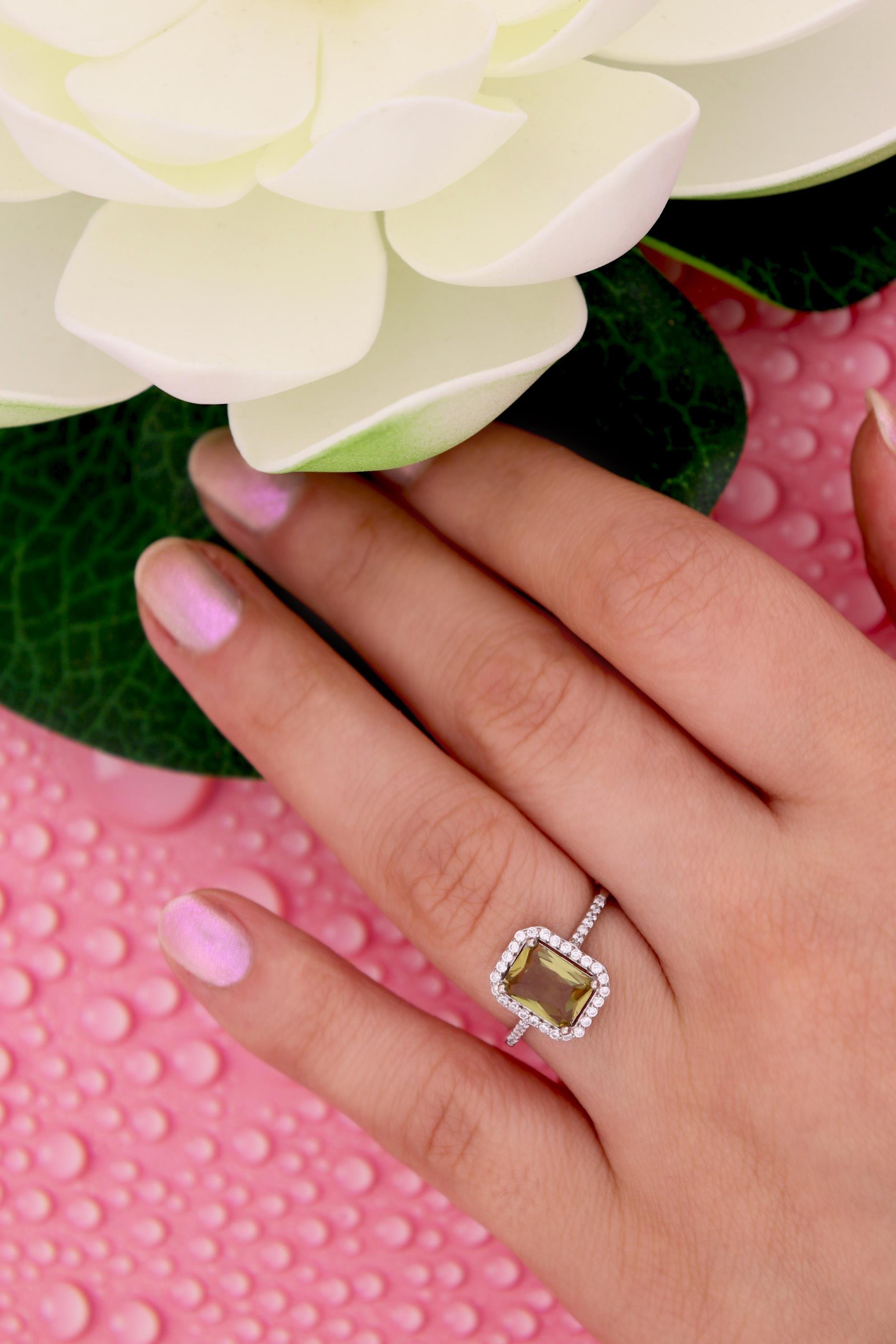 925 Ayar Gümüş Zultanit Baget Taşlı Yüzük