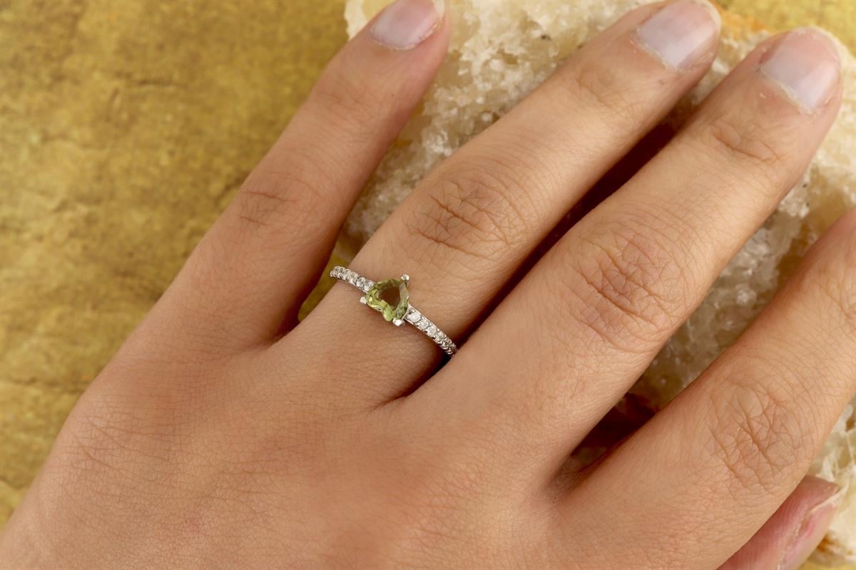 925 Ayar Gümüş Zultanit Kalp Taşlı Gümüş Yüzük