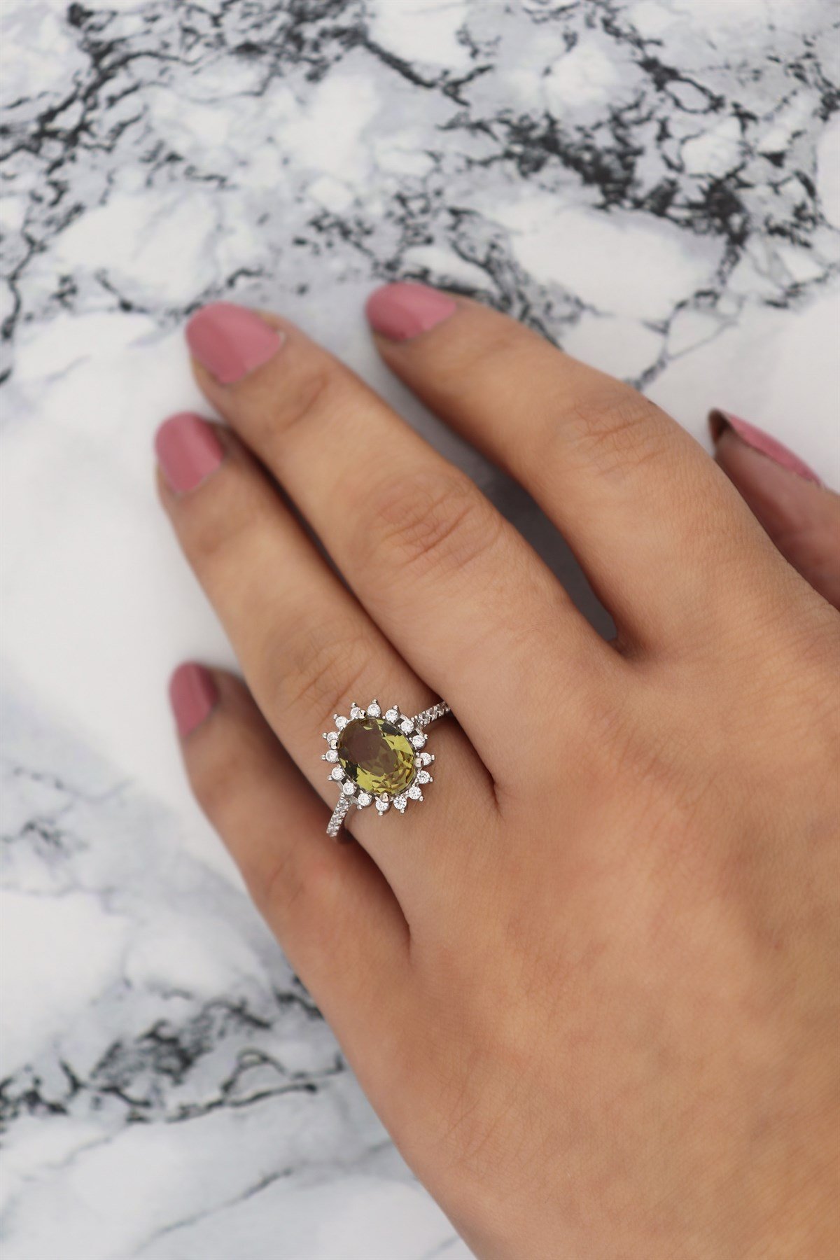 925 Ayar Gümüş Zultanit Oval Yüzük