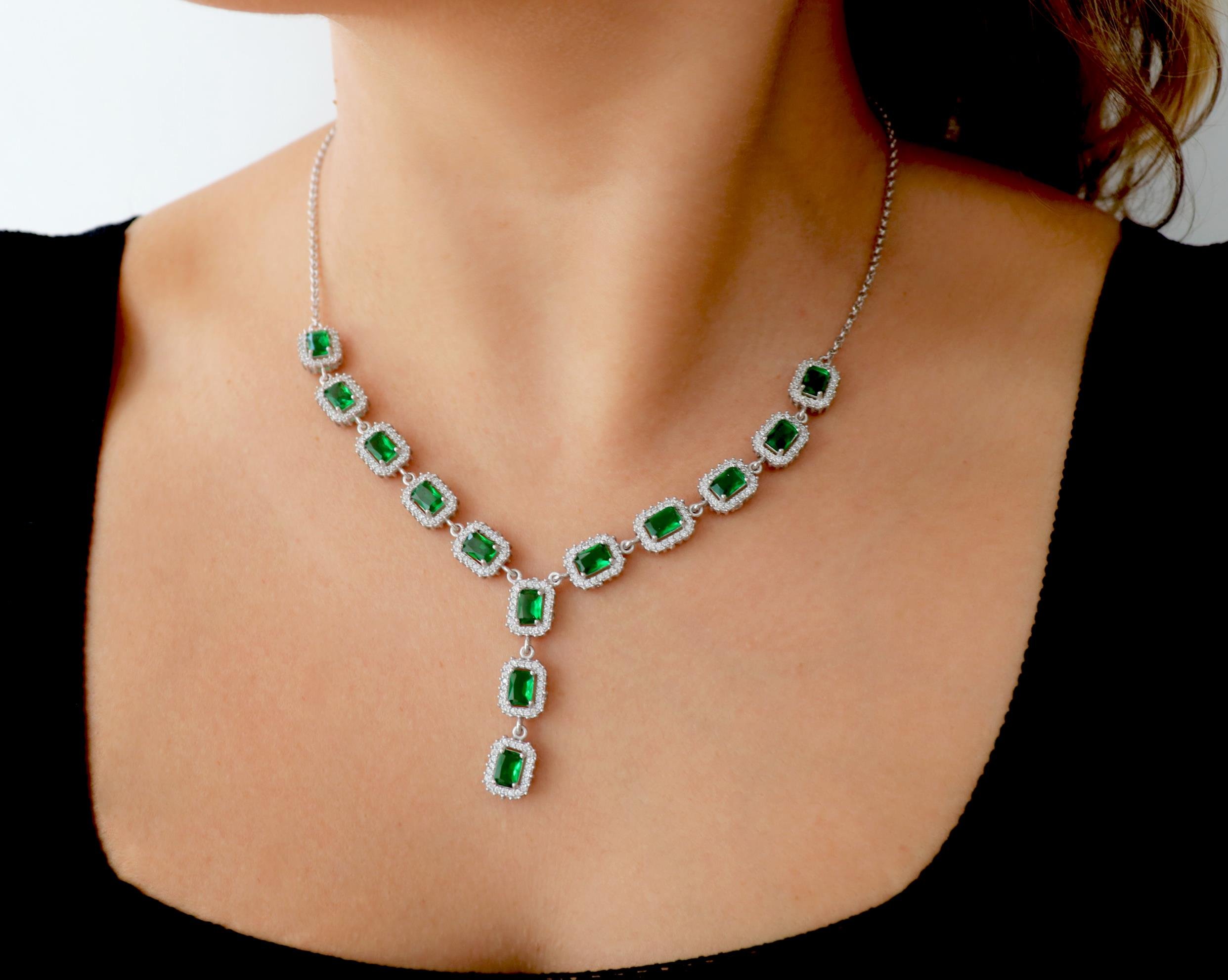 925 Ayar Gümüş Zümrüt Kare Taşlı Pırlanta Montür Kolye