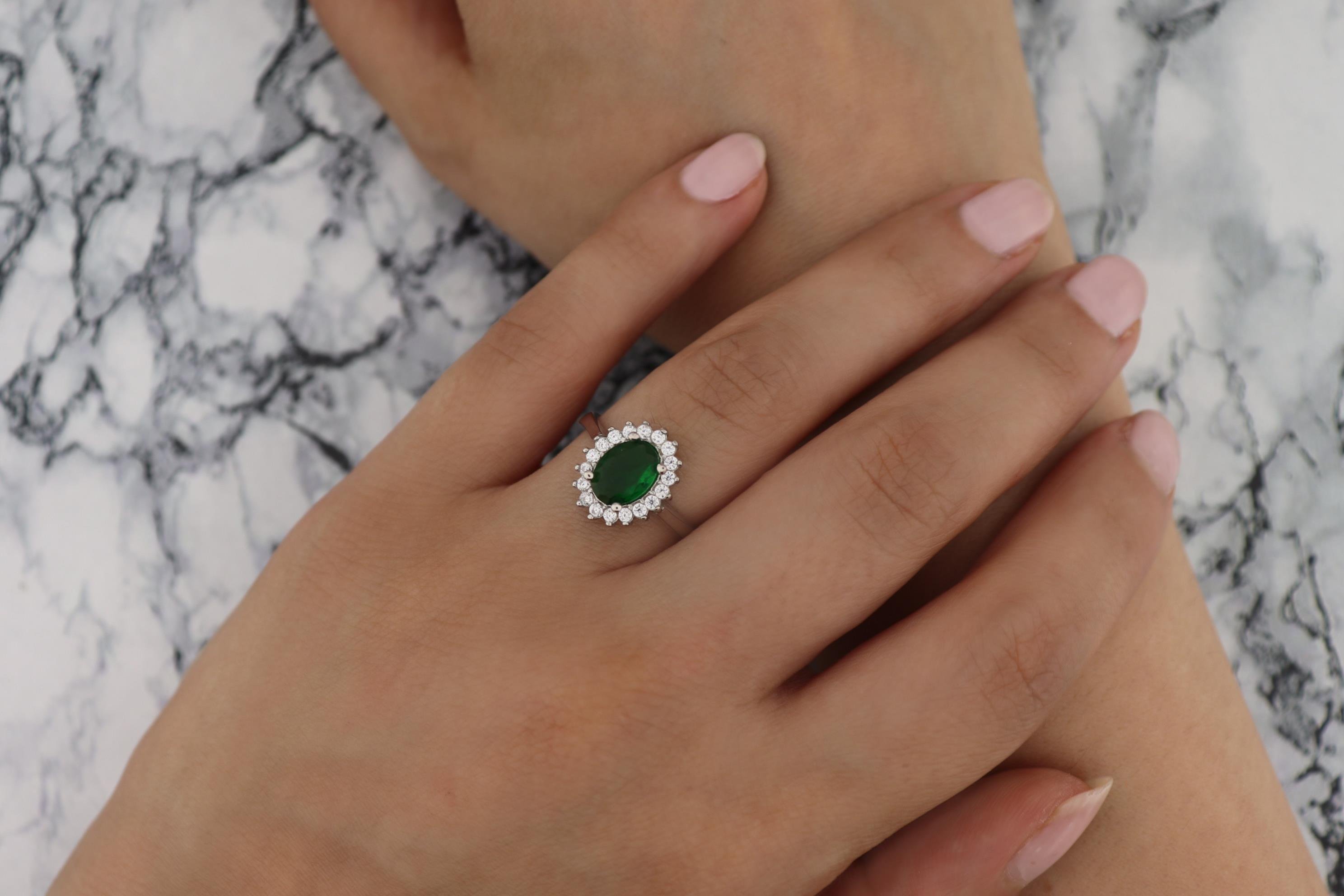 925 Ayar Gümüş Zümrüt Oval Anturaj Takı Seti