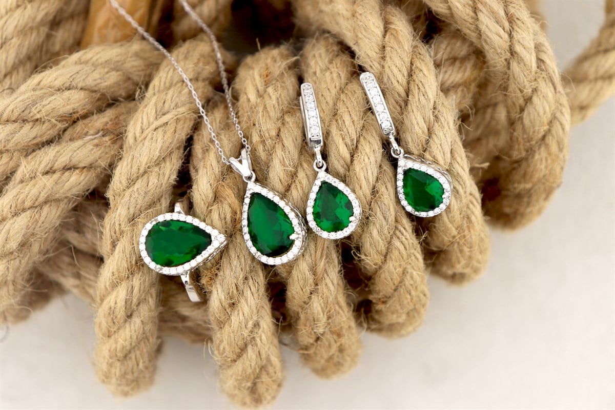 925 Ayar Gümüş Zümrüt Takı Seti