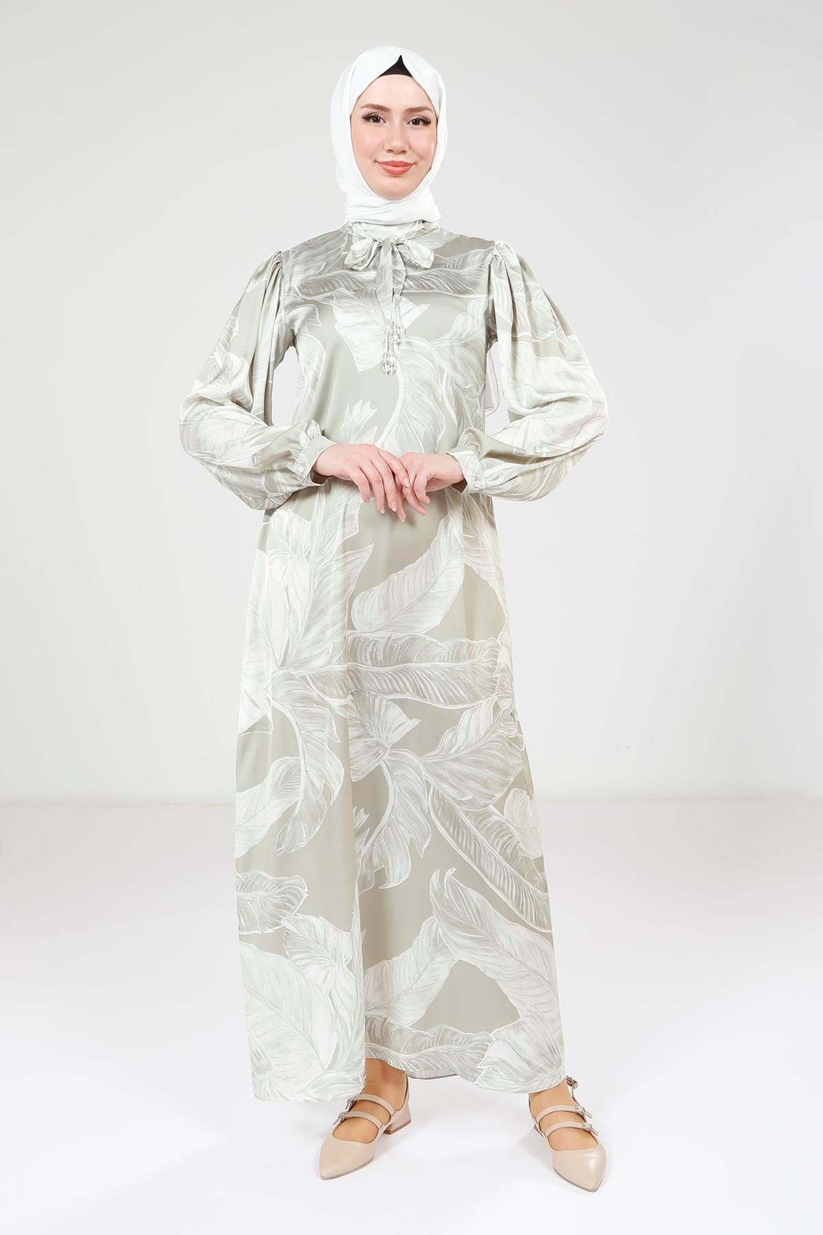 Beyza-Beyza Boynu Kuşak Detaylı Baskılı Yeşil Elbise 9388