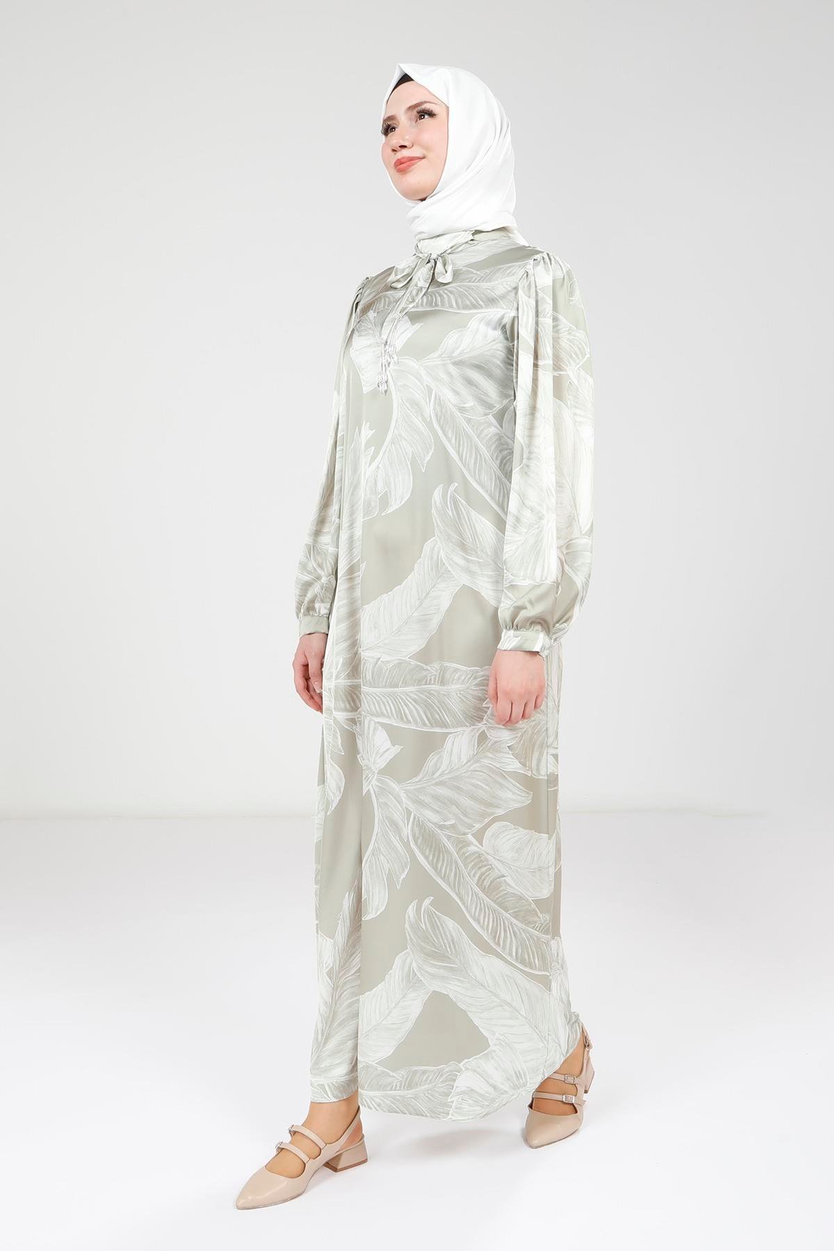 Beyza-Beyza Boynu Kuşak Detaylı Baskılı Yeşil Elbise 9388