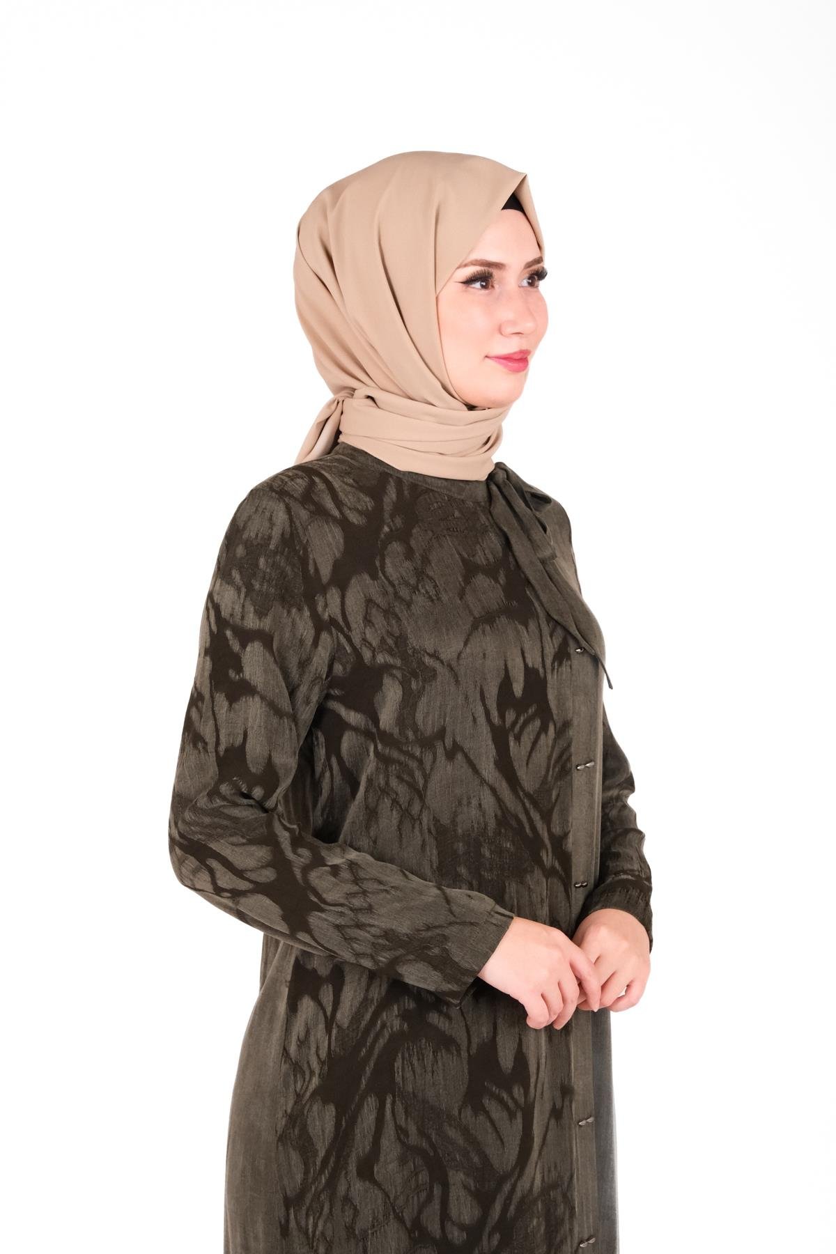 Beyza-Beyza Kendinden Desenli Yakası Kurdele Detaylı Haki Elbise 9412