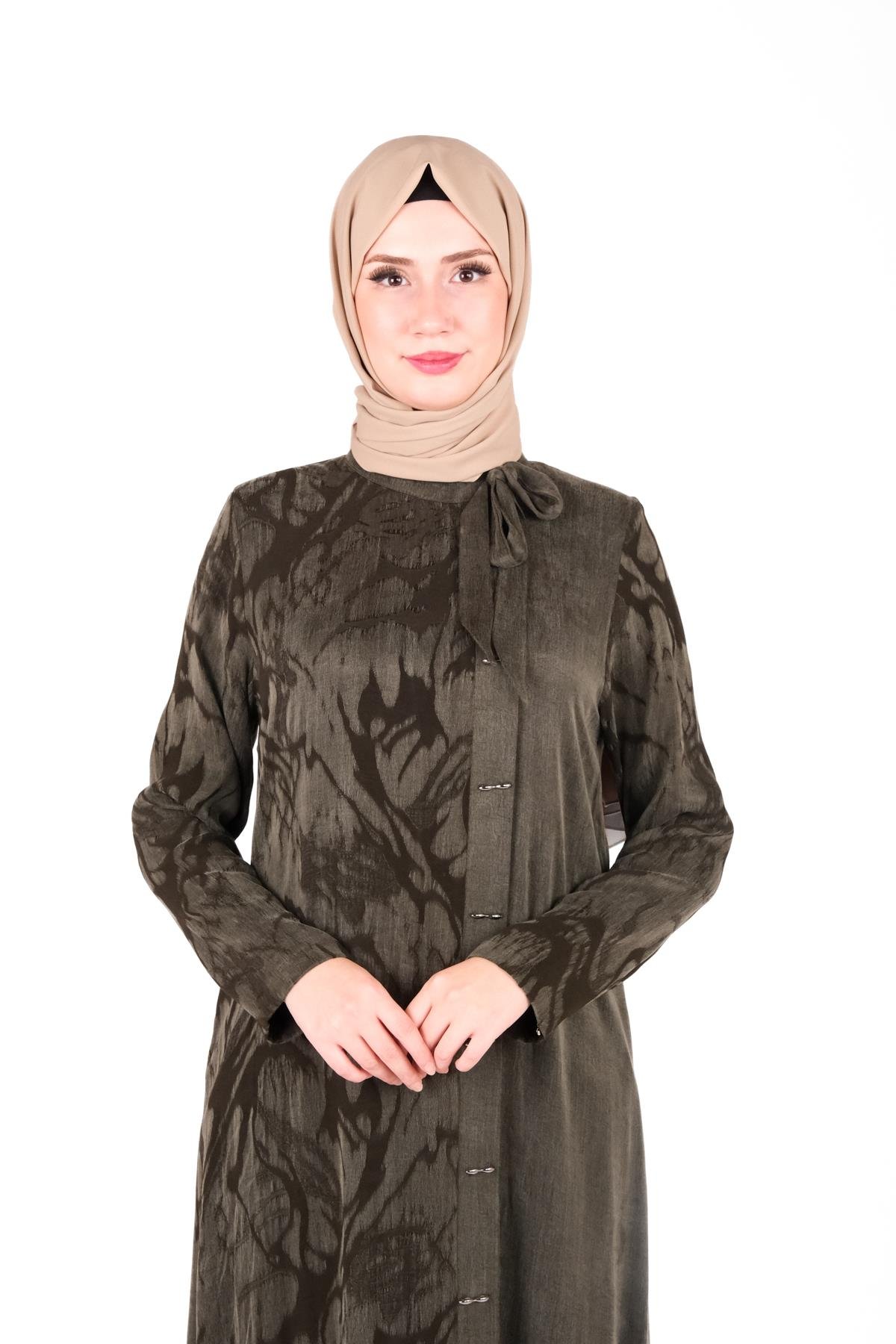 Beyza-Beyza Kendinden Desenli Yakası Kurdele Detaylı Haki Elbise 9412