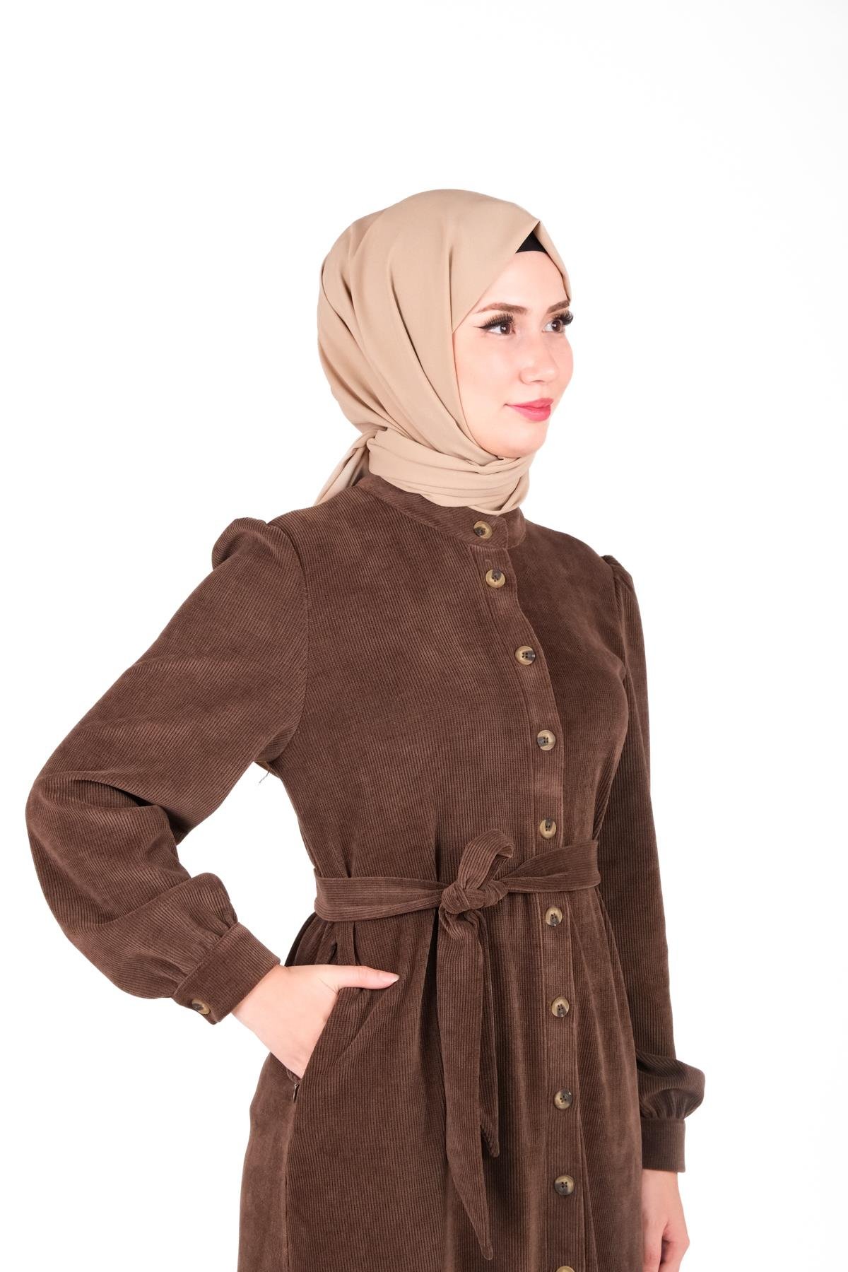 Beyza-Beyza Ön Kısmı Pat Düğmeli Örme Kahve Elbise 9444