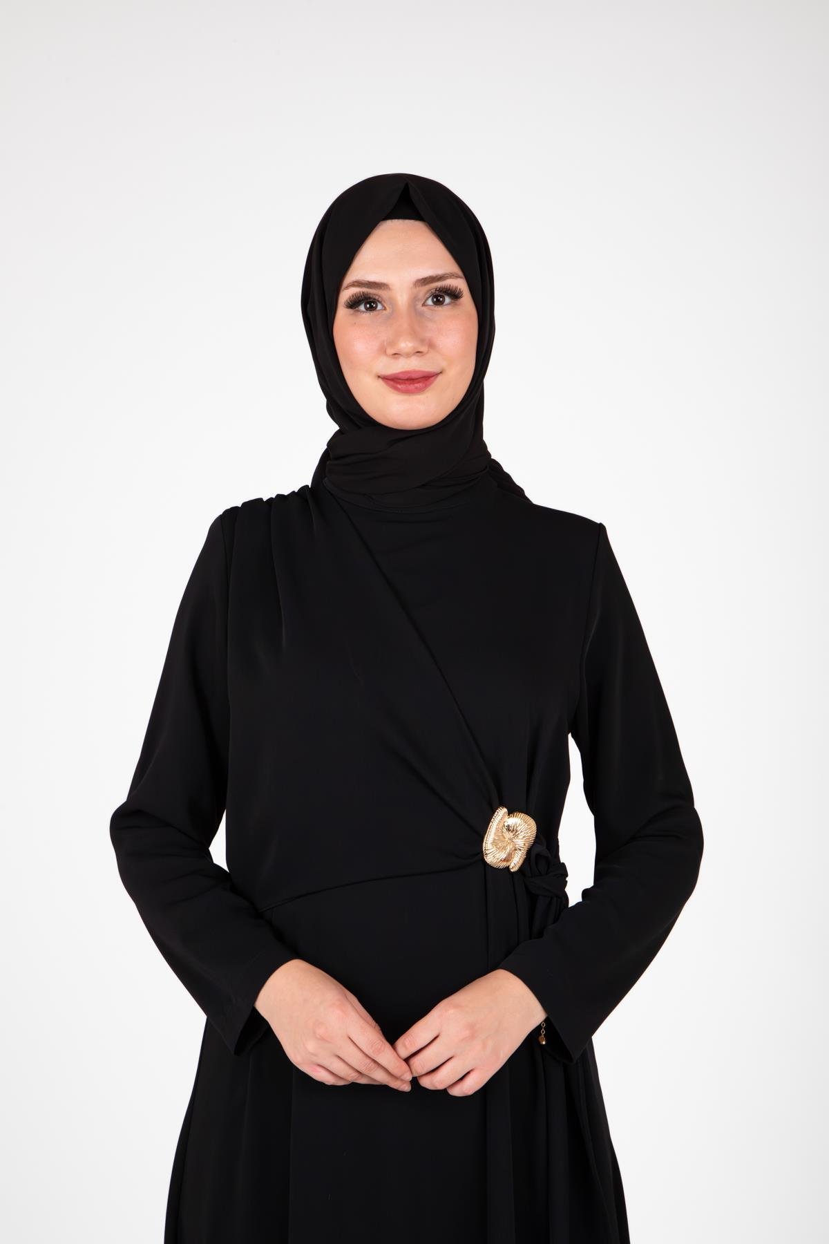 Beyza-Beyza Ön Kısmı Tokalı Siyah Elbise 9427