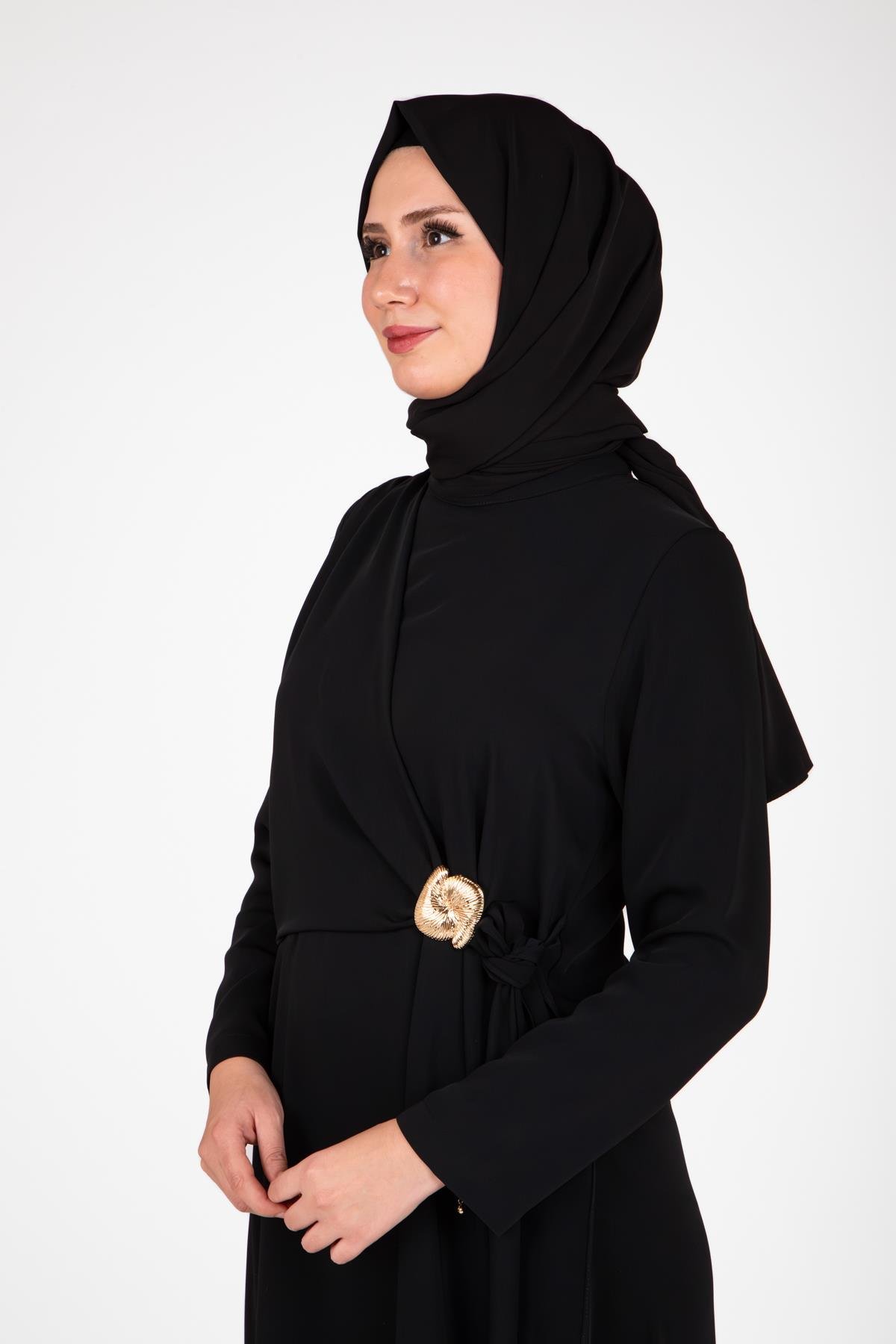Beyza-Beyza Ön Kısmı Tokalı Siyah Elbise 9427