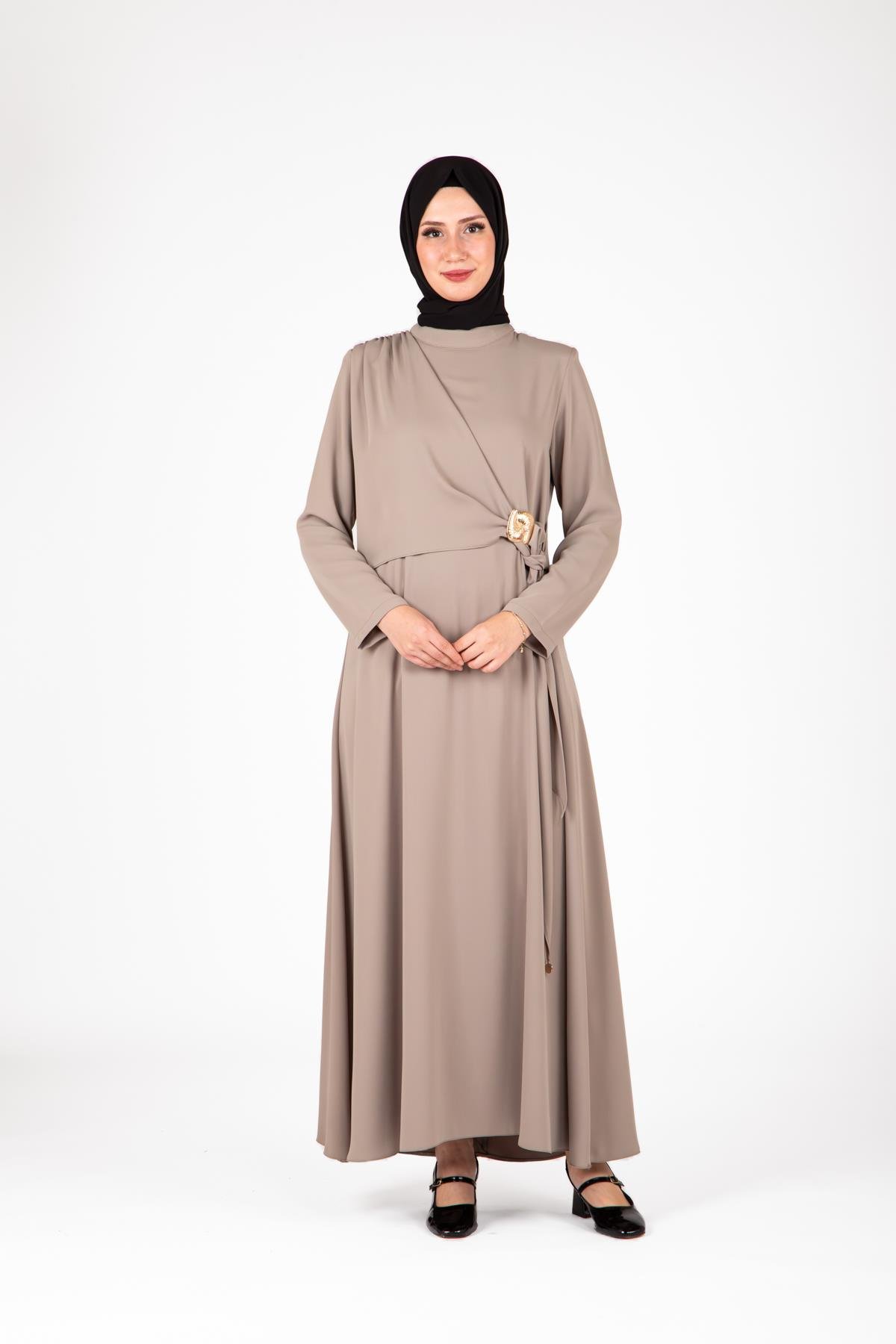 Beyza-Beyza Ön Kısmı Tokalı Vizon Renk Elbise 9427