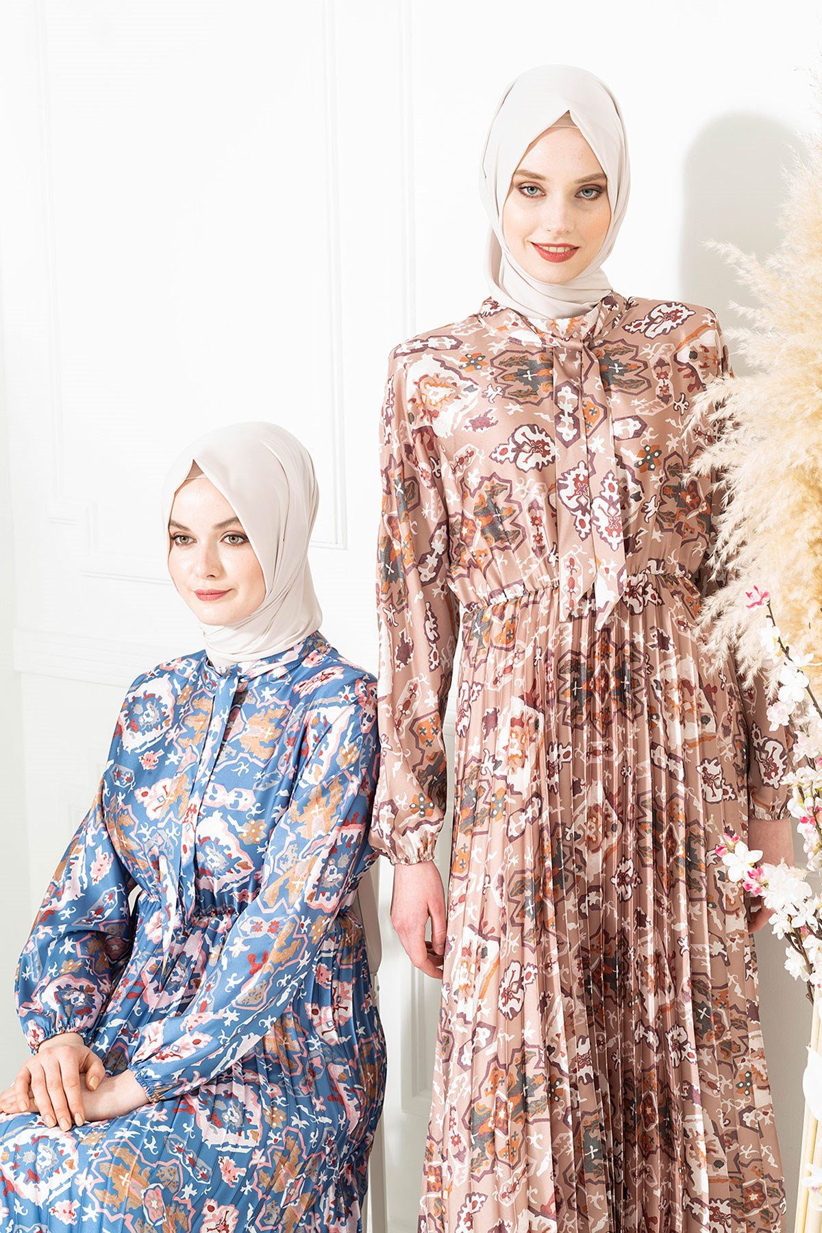 Beyza-BÜKLÜM DESENLİ ELBİSE MAVİ DESENLİ