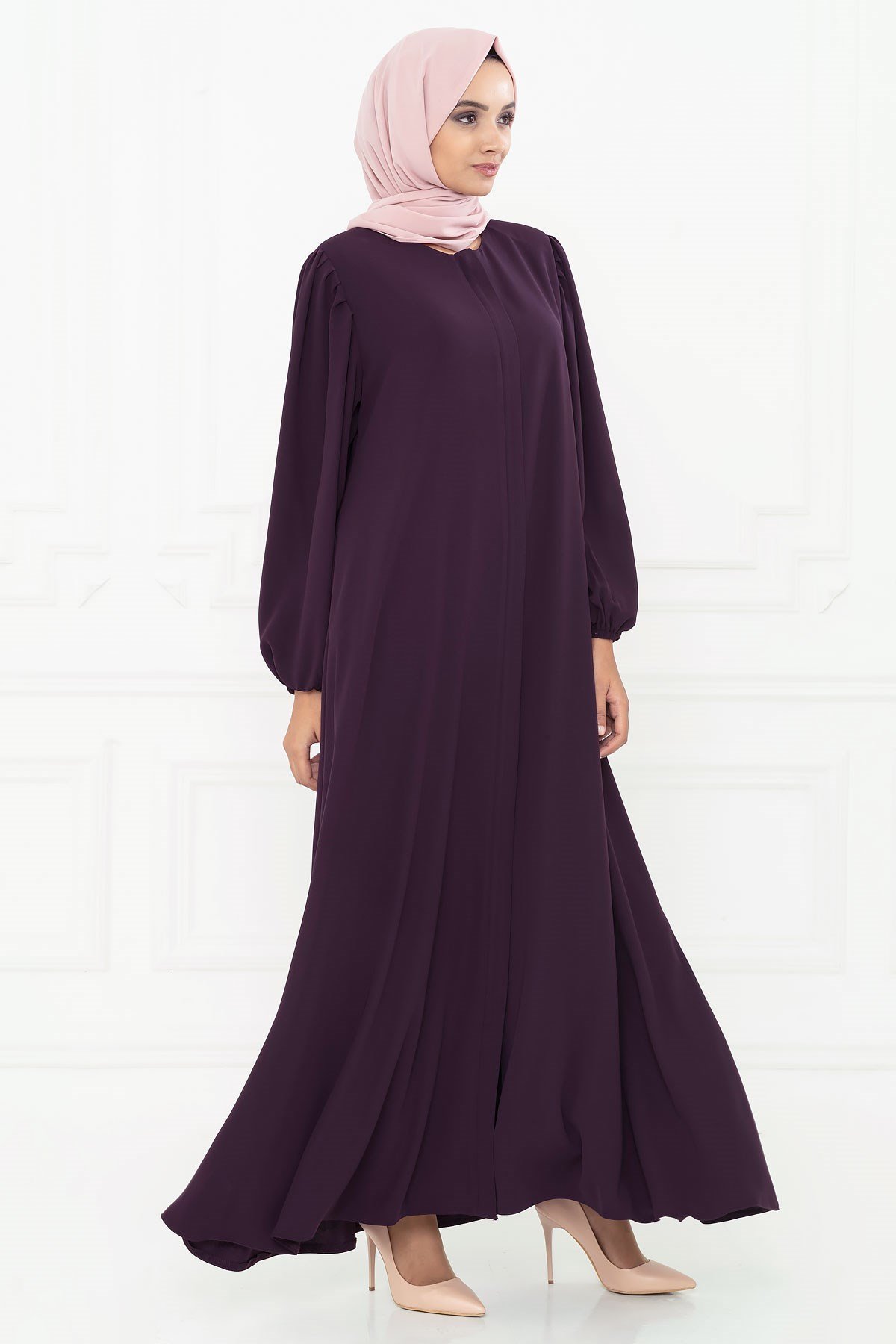 Beyza-عباءة باللون الأرجواني الداكن وبتفاصيل من الزركشة 3M3229