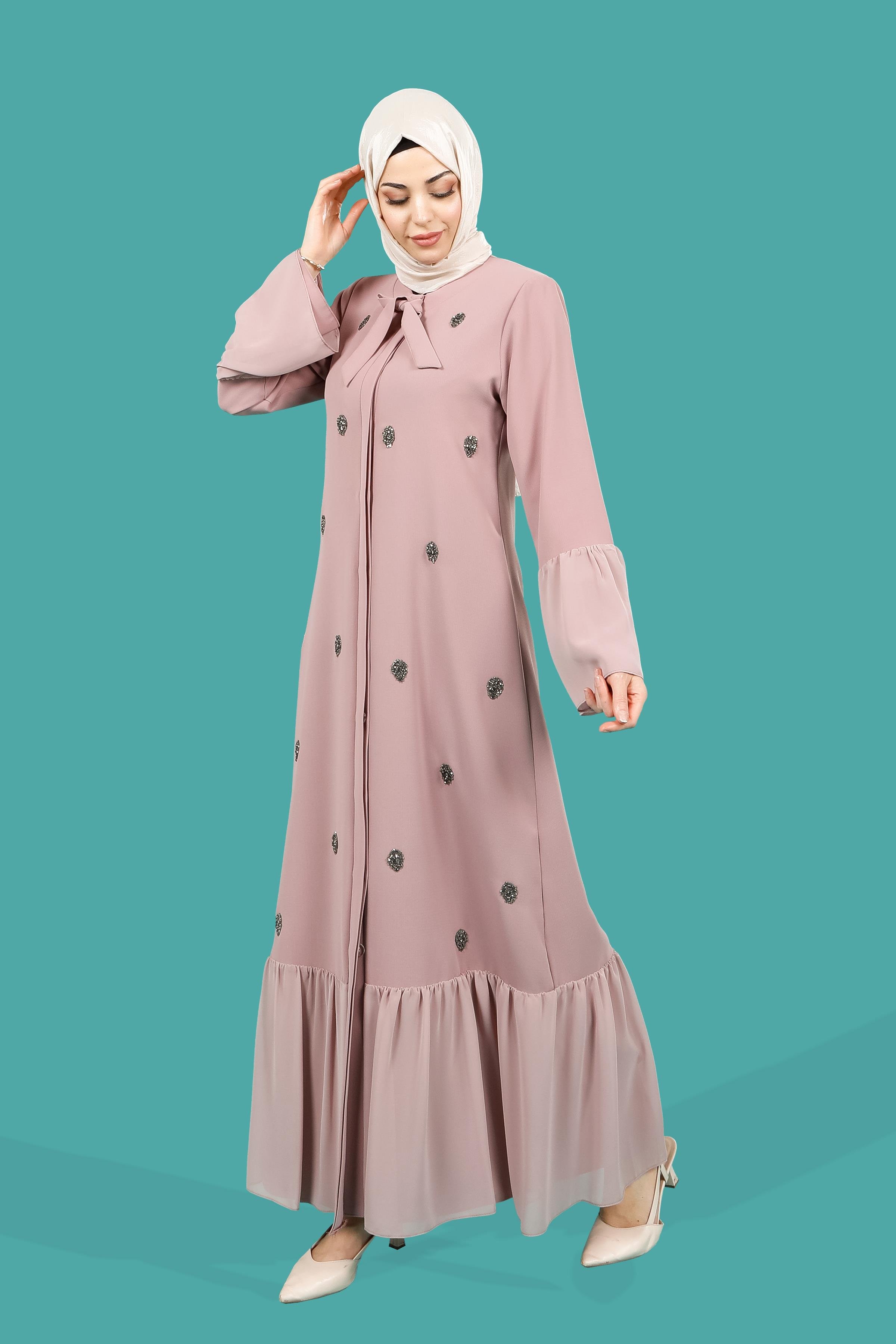 Beyza-عباءة باللون الوردي الفاتح بأزرار ومرصعة بالأحجار الكريمة 3M007