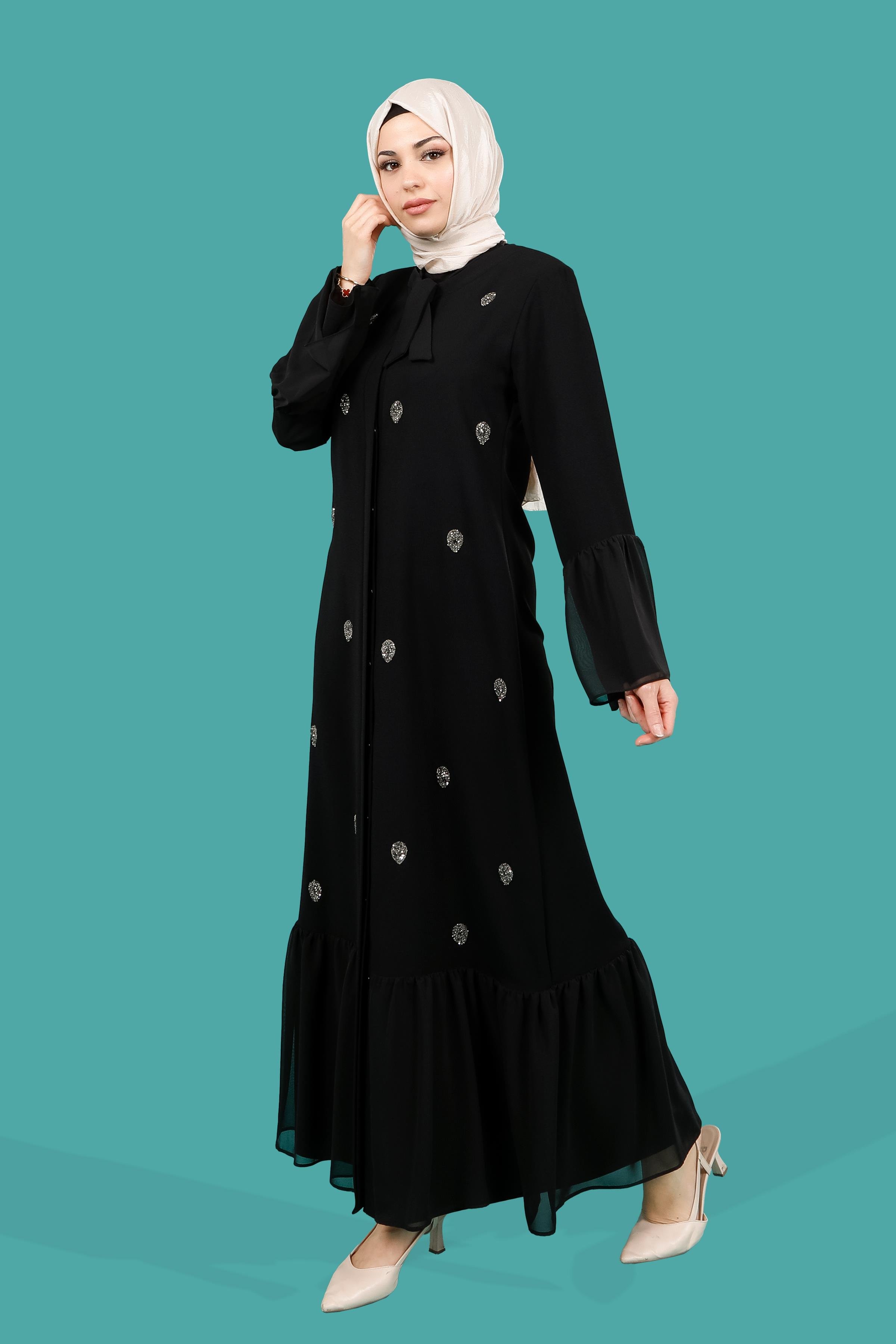 Beyza-عباءة واسعة سوداء بأزرار ومرصعة بالأحجار الكريمة