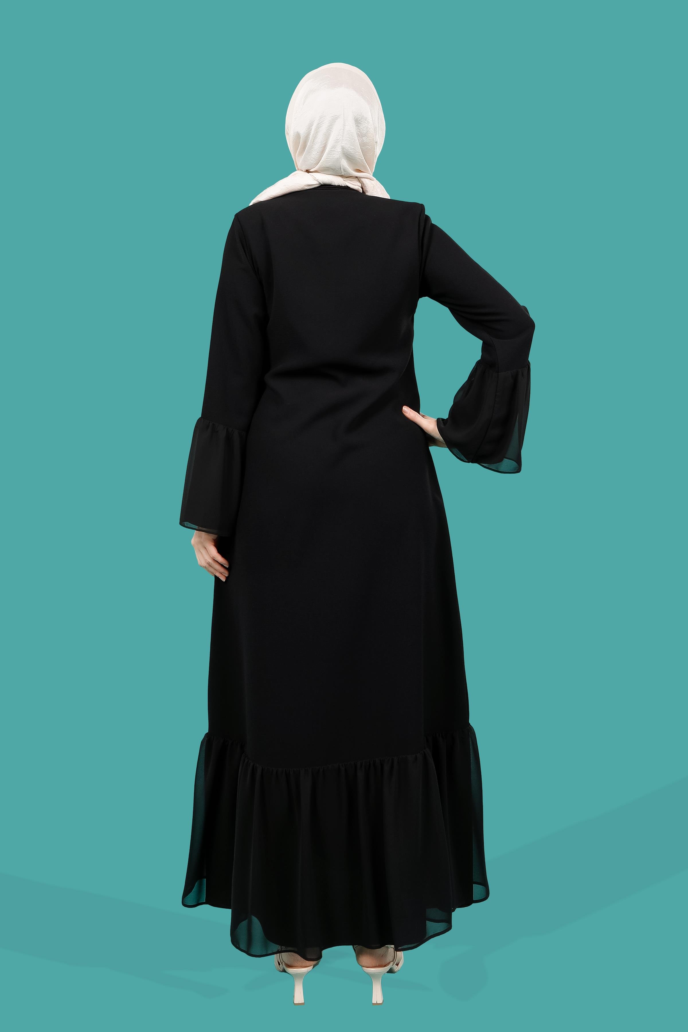 Beyza-عباءة واسعة سوداء بأزرار ومرصعة بالأحجار الكريمة