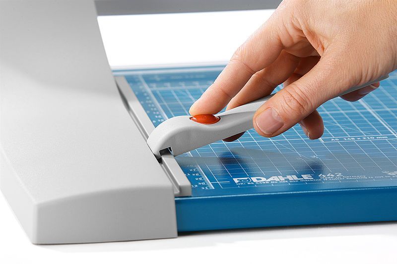 Giyotin Makas DAHLE 442 SÜRGÜLÜ GİYOTİN - A3 - 51CM - 35SYF. Satın Al