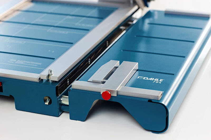 Giyotin Makas DAHLE 868 KOLLU GİYOTİN - A3 - 46CM - 35SYF. (793-794-795 aksesuar) Satın Al