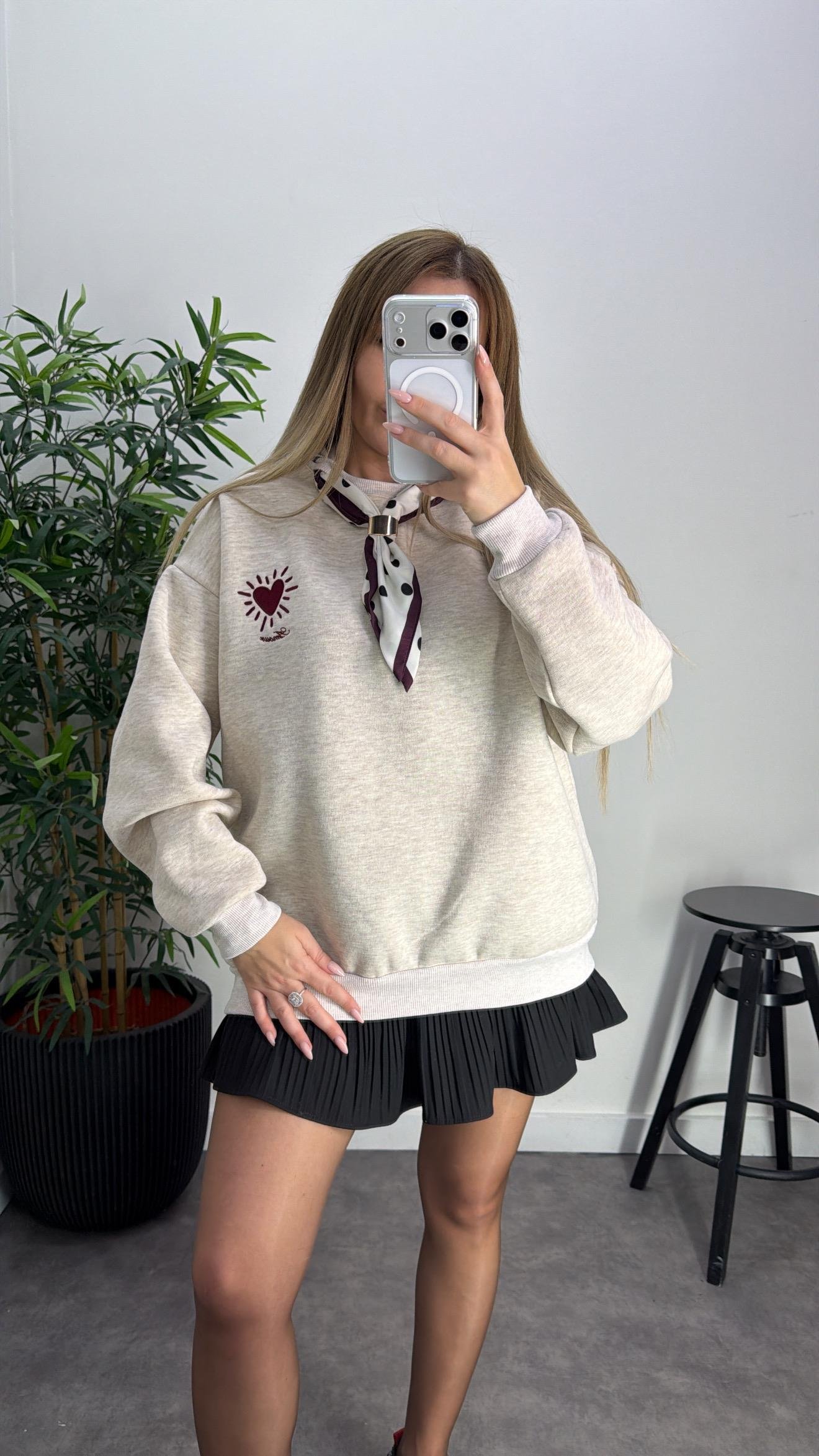 Fular Aksesuarlı Sweat-Shirt