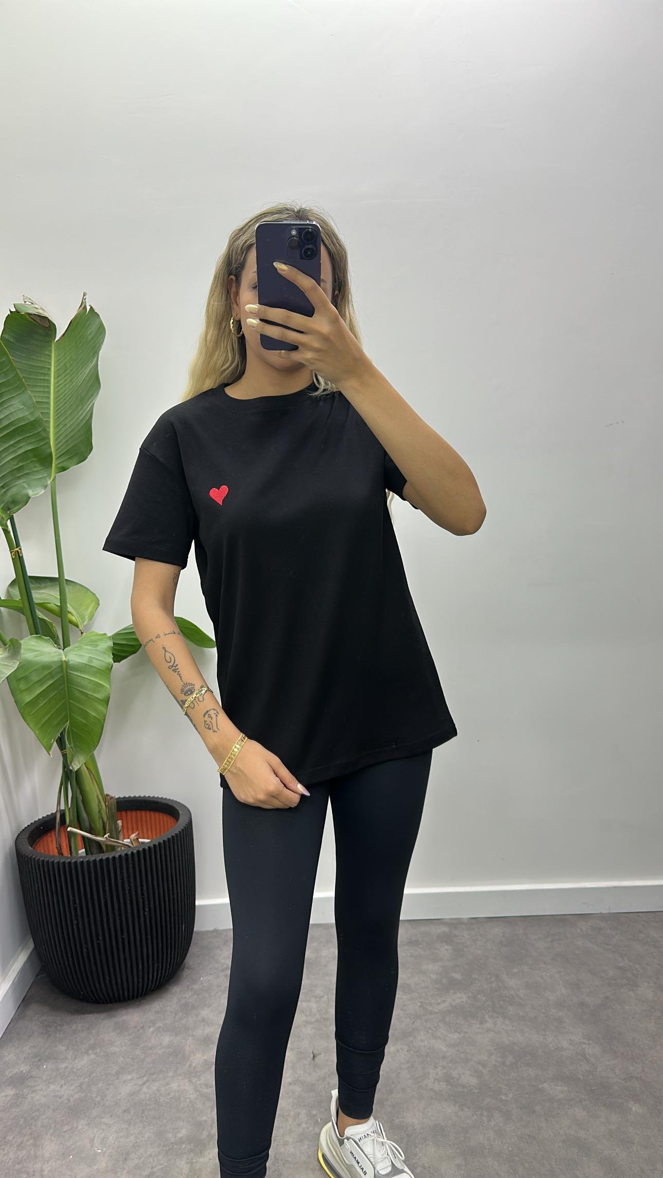 Kalp Nakışlı T-Shirt