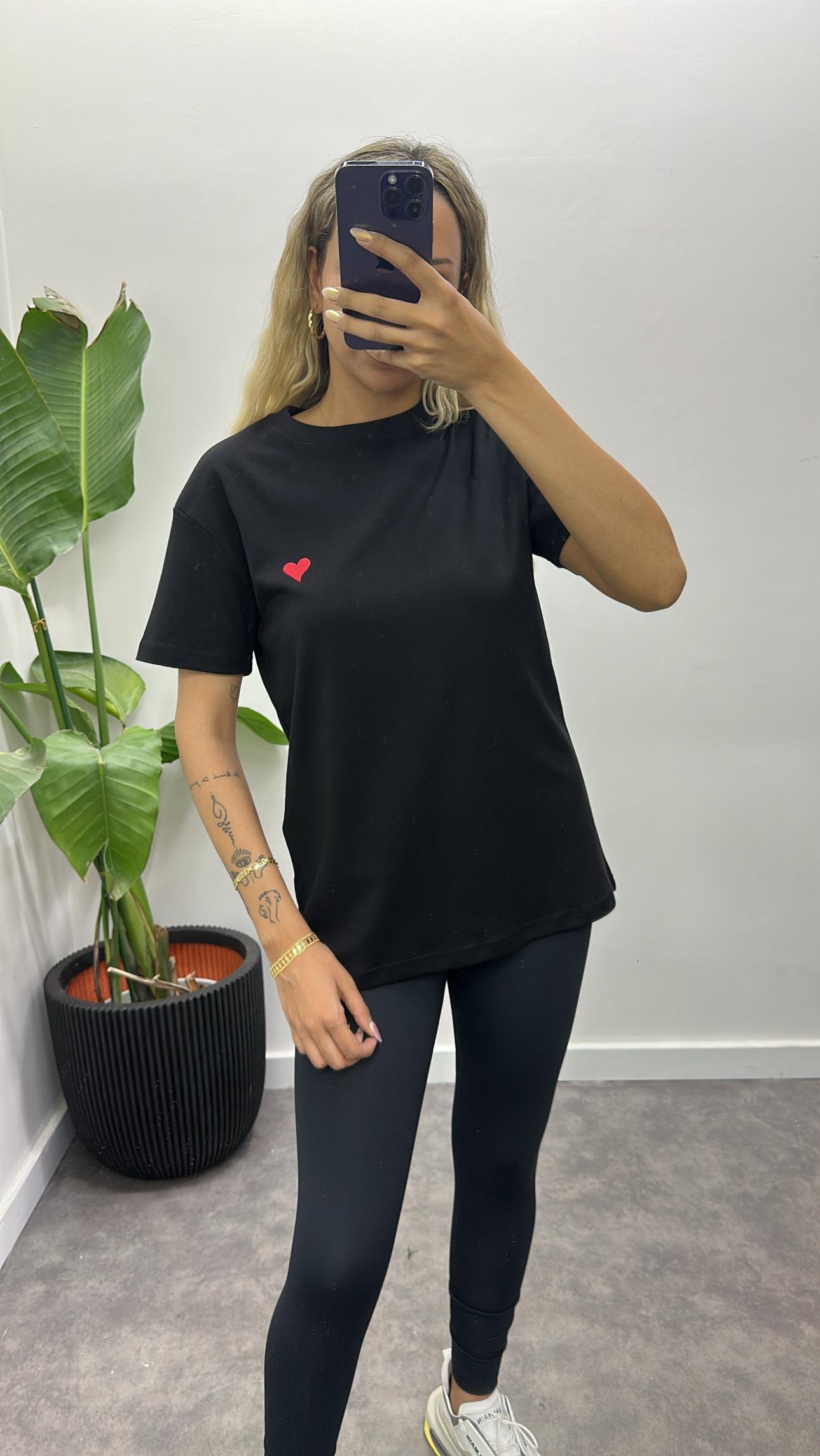 Kalp Nakışlı T-Shirt