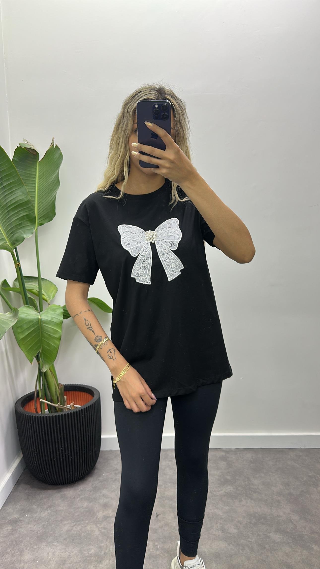 Kurdele Taş Detay T-Shirt