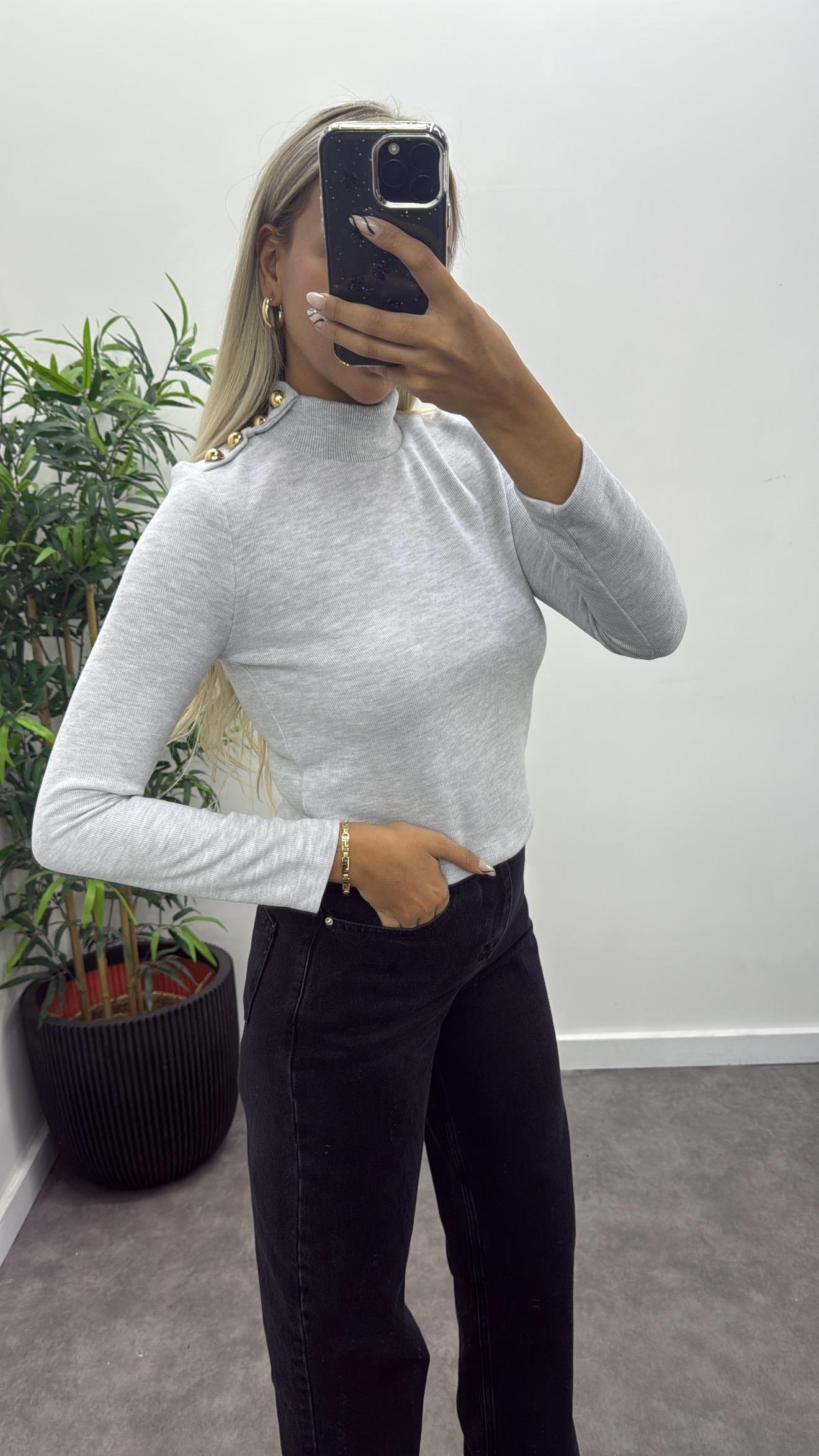 Omuz Düğme Detay Kazak